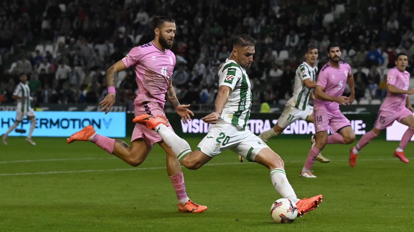 Casas se prepara para el golpeo en la jugada de su gol en el Córdoba CF - Eldense. Casas se prepara para el golpeo en la jugada de su gol en el Córdoba CF - Eldense.
