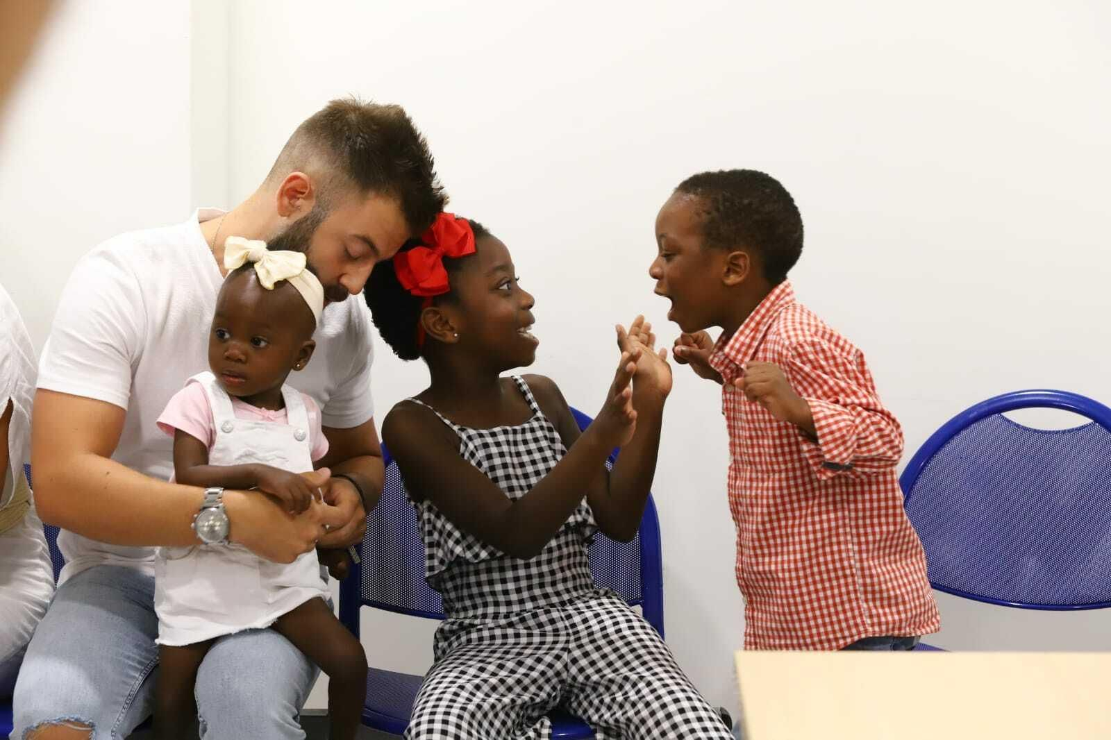 Tres de los niños que han operado en el Hospital Materno Infantil