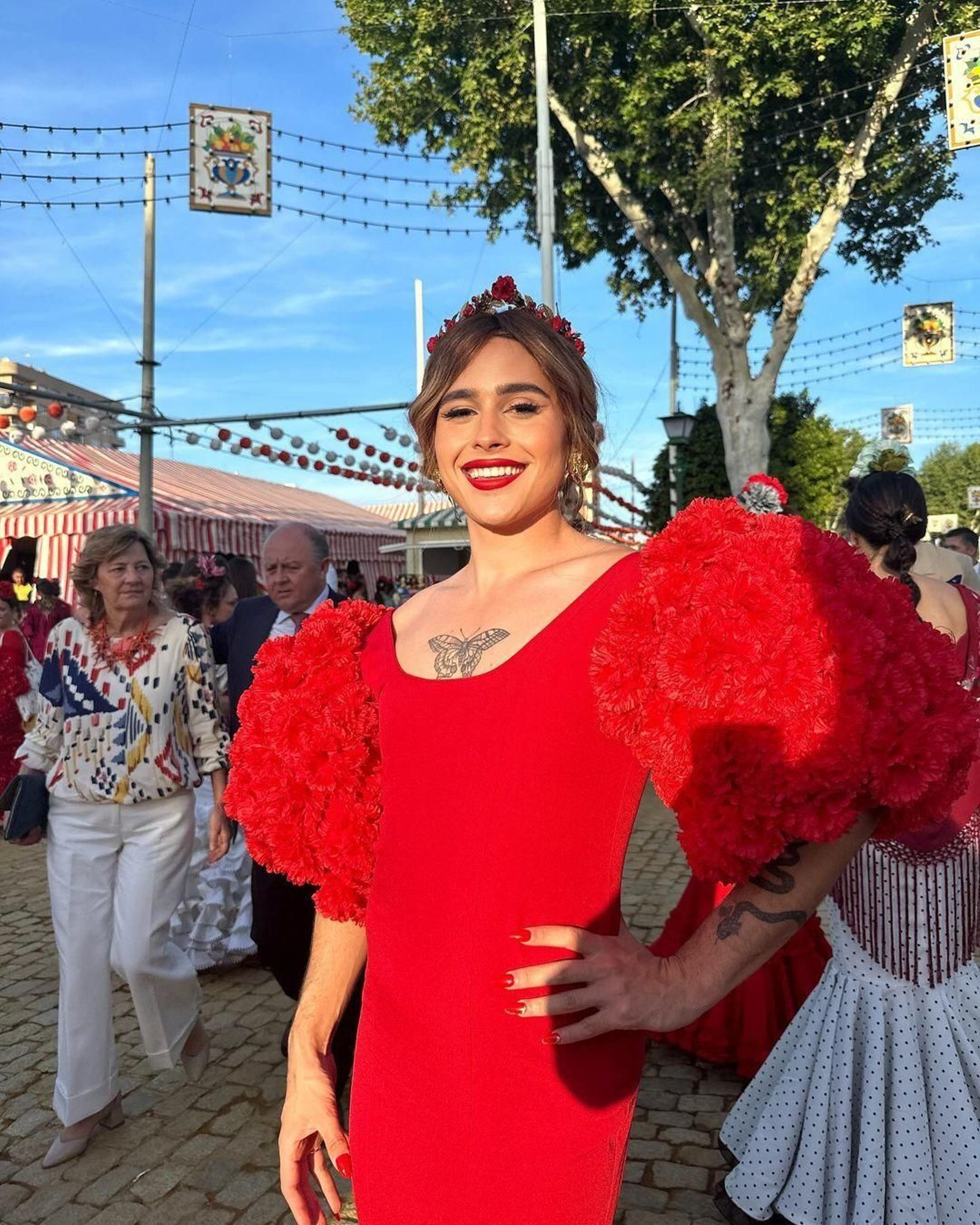 Paco Abreu en la Feria de Abril de Sevilla vestido de flamenca