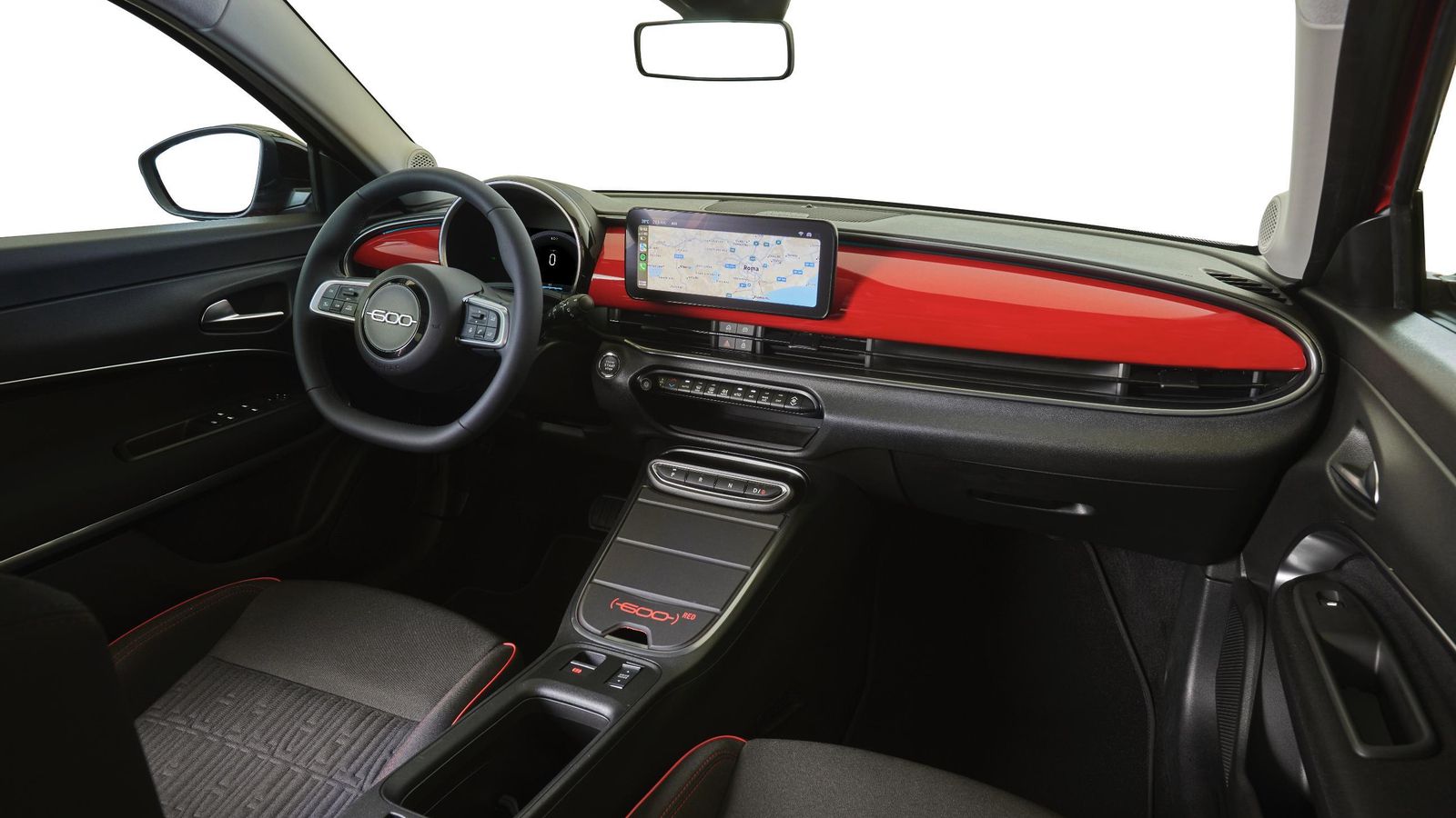 En los Red se vincula el color de la carrocería al de algunos elementos del habitáculo. La pantalla central, siempre de 10".