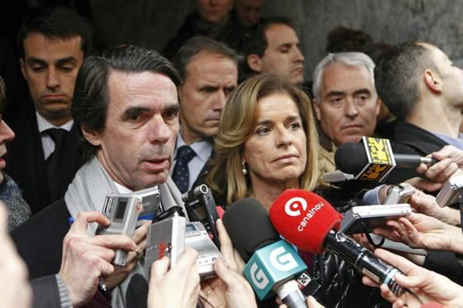 El ex presidente el Gobierno José María Aznar y su mujer y alcaldesa de Madrid, Ana Botella. /EFE