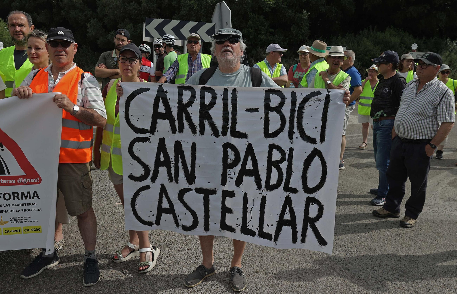 Fotos de la concentración por el mal estado de la carretera A-405 en Jimena
