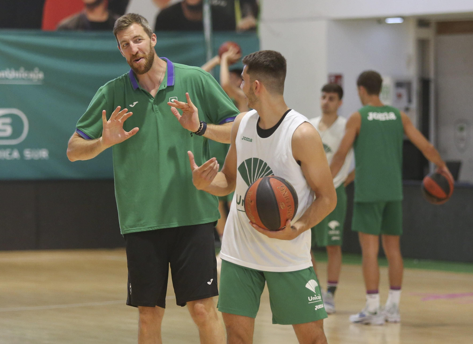 Las fotos de los jóvenes del Unicaja en Los Guindos