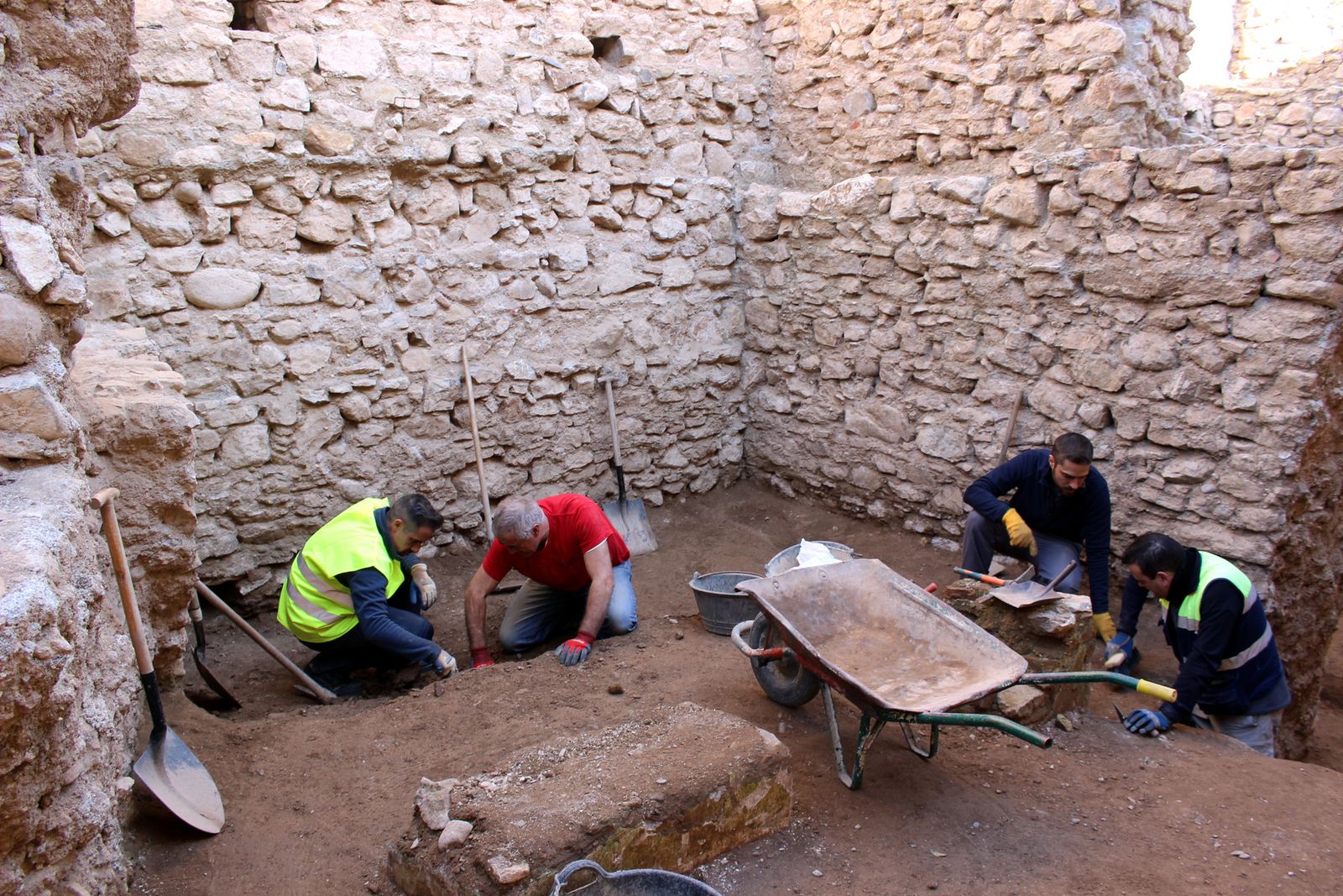 Inicio de los trabajos arqueológicos para recuperar el Castillo de San Luis de Estepona.