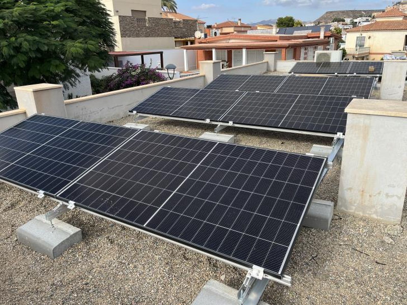 Placas solares en San Juan de los Terreros.