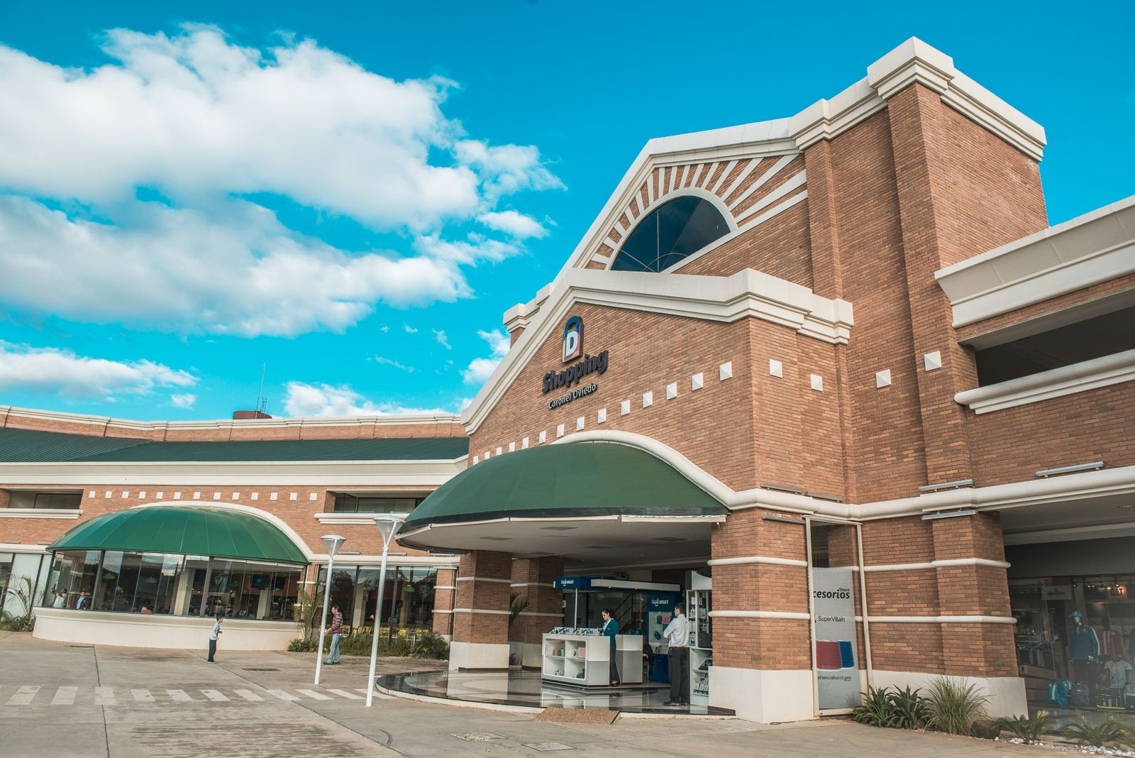 Imagen del Shopping Coronel Oviedo, que cumple ahora el tercer aniversario de su construcción por parte de Promobys.
