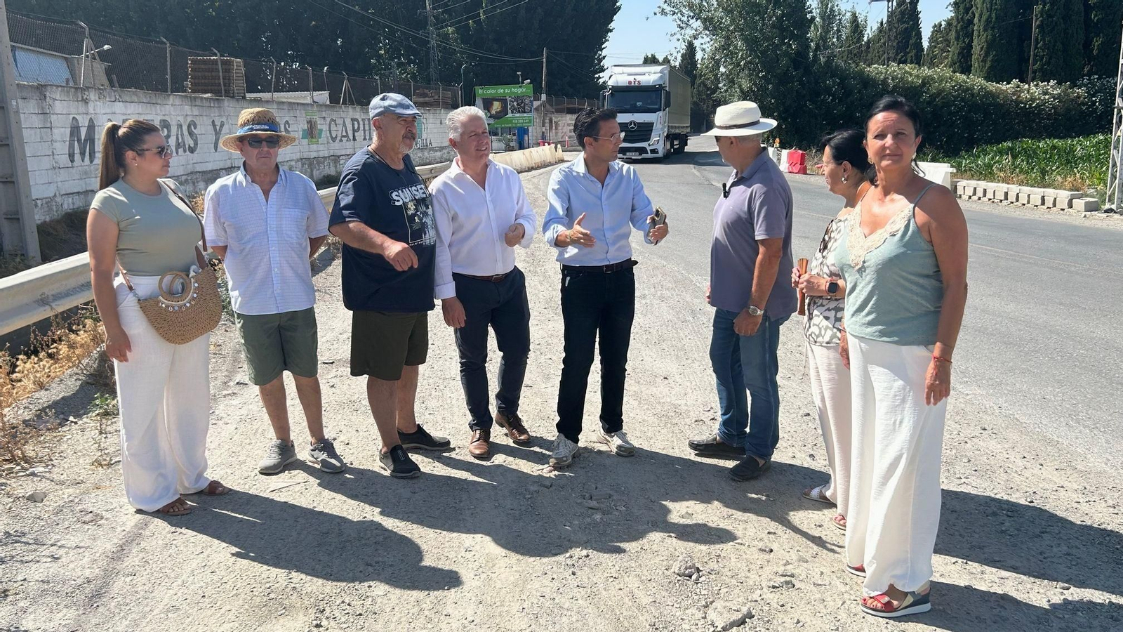 José María Villegas junto a Paco Cuenca, Paqui Santaella y Mercedes Garzón visitan el lugar