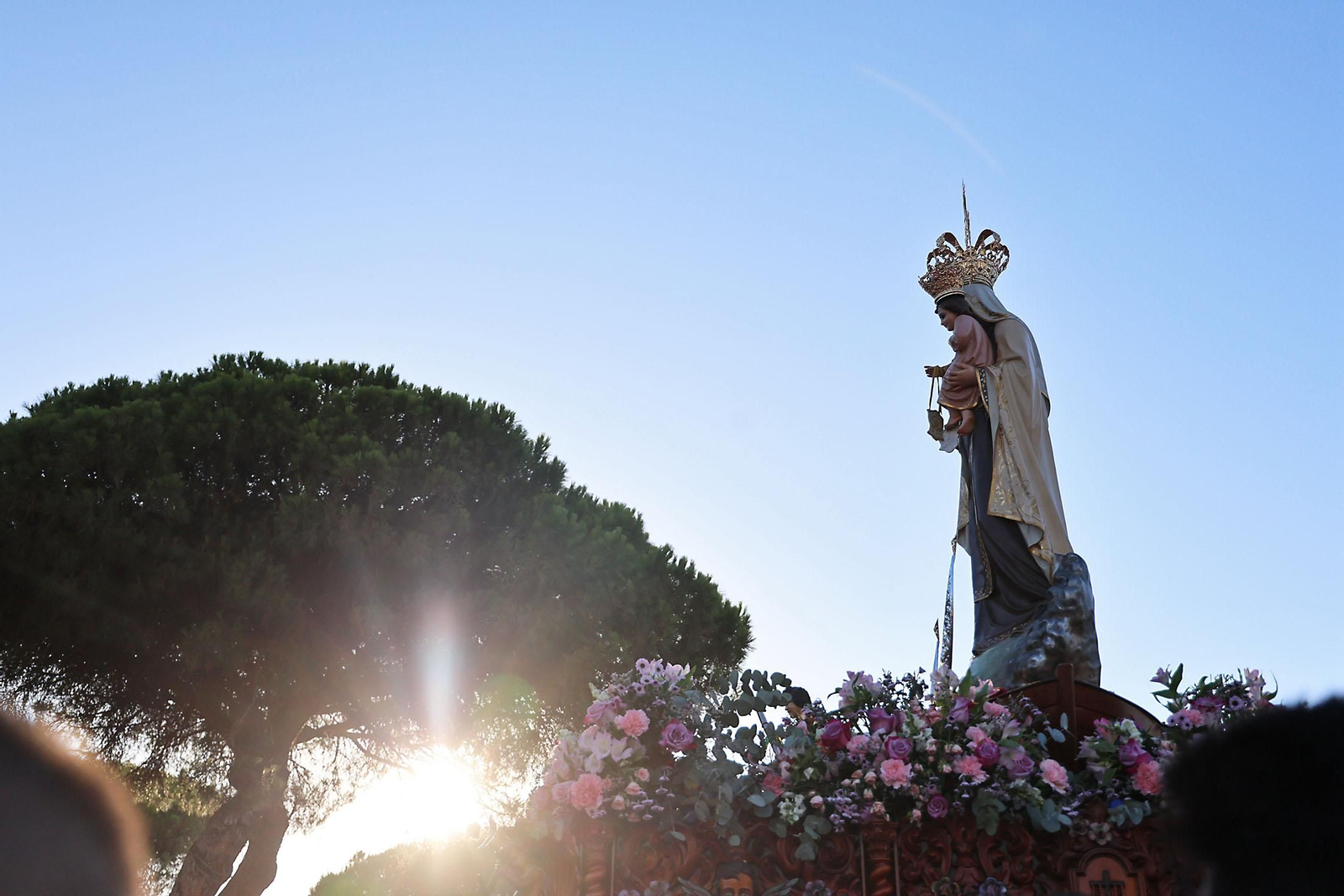 Imágenes de la Virgen del Carmen procesionando en Punta Umbría