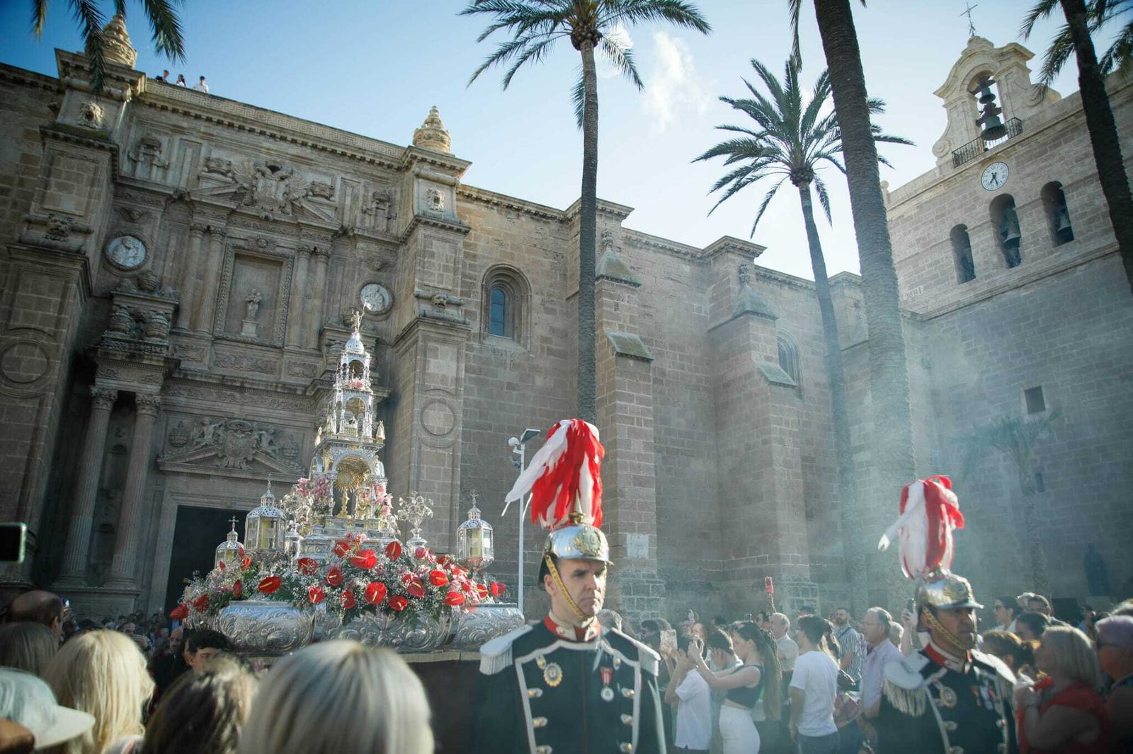 La procesión más antigua de la cristiandad recorrió las calles de la capital a su salida de la Catedral.