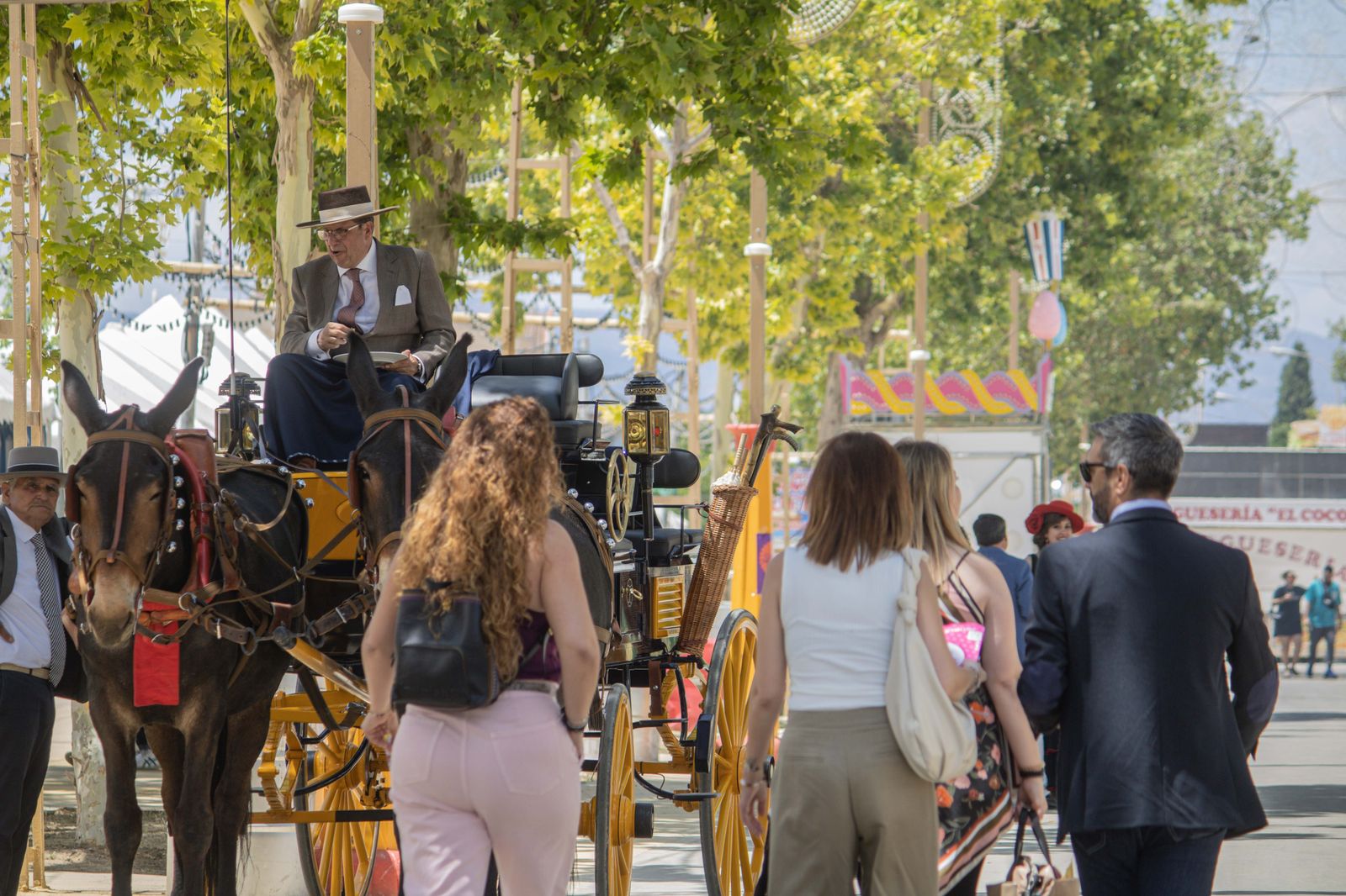 Un martes de Corpus entre espetos, migas, bailes y columpios