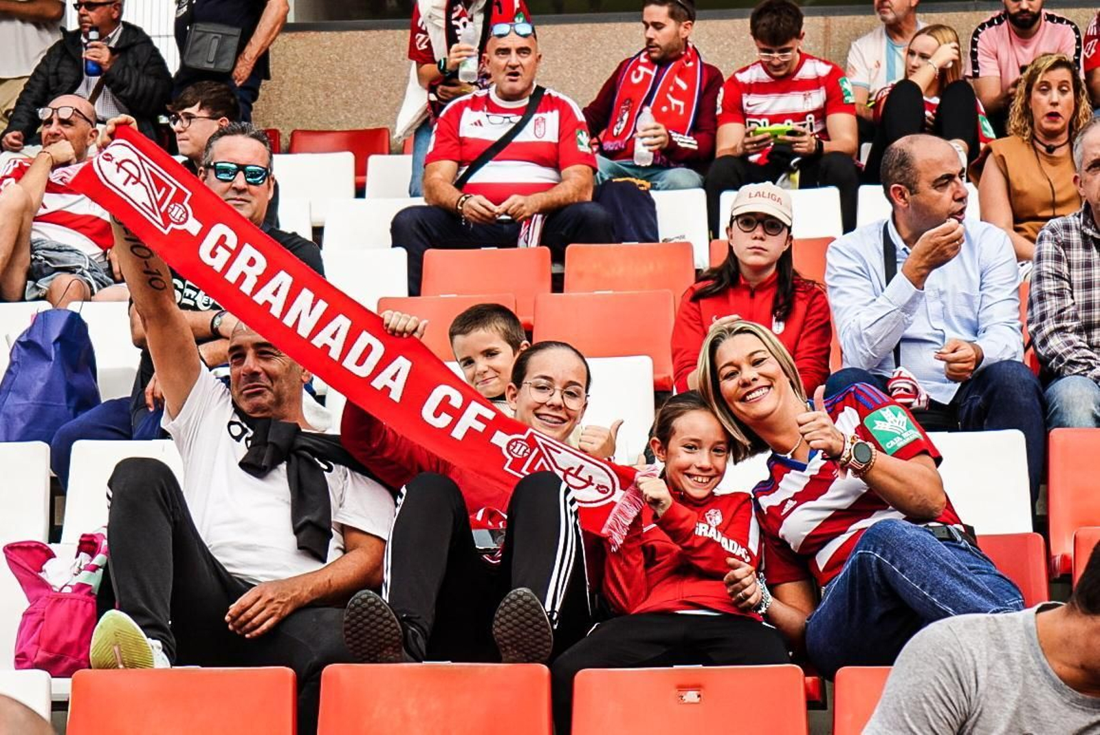 Encuéntrate en la grada de Los Cármenes en el Granada-Córdoba