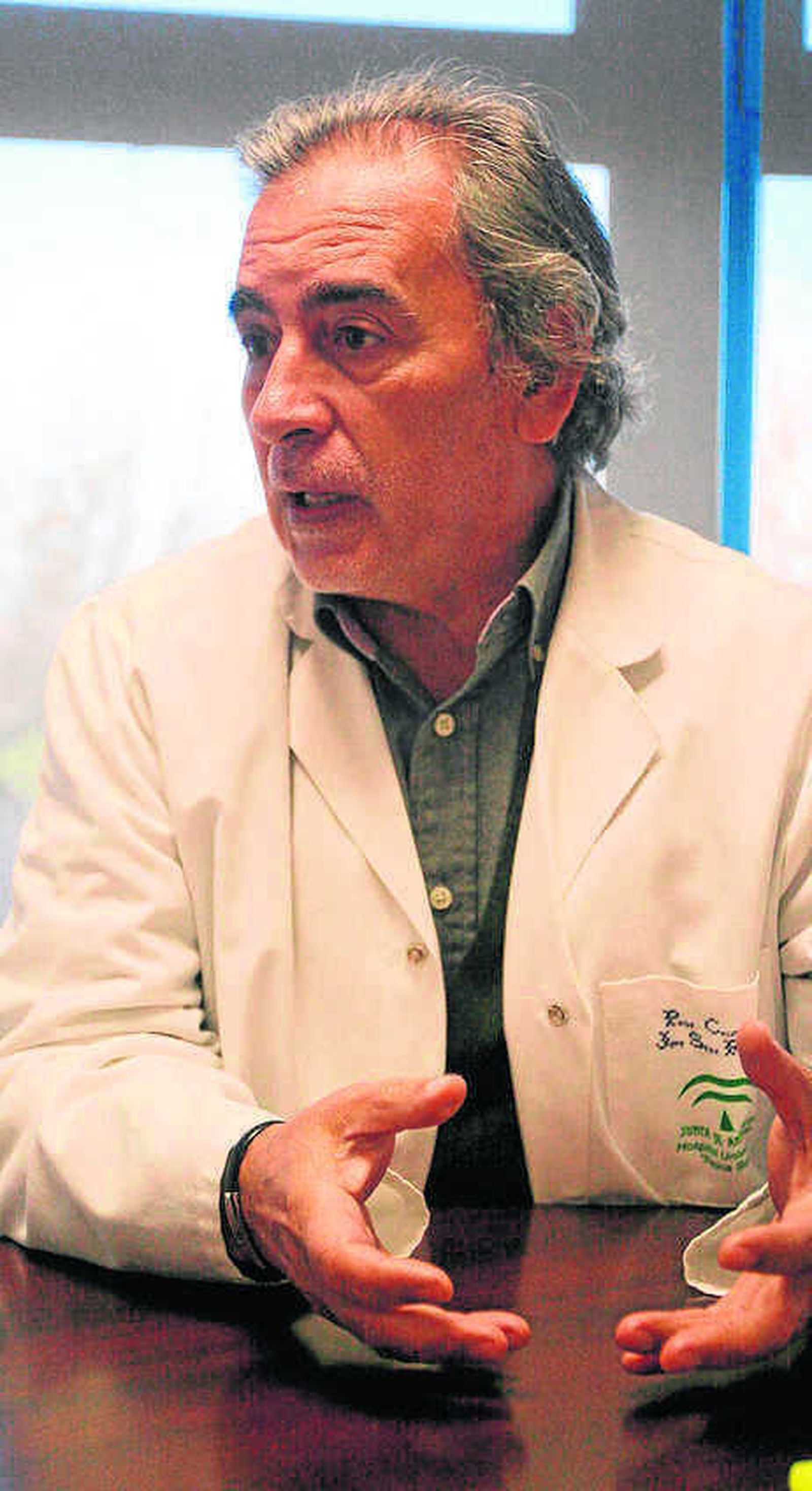 Eduardo Collantes. Presidente de la Sociedad Andaluza de Reumatología"Nuevas terapias nos auguran un futuro muy esperanzador"