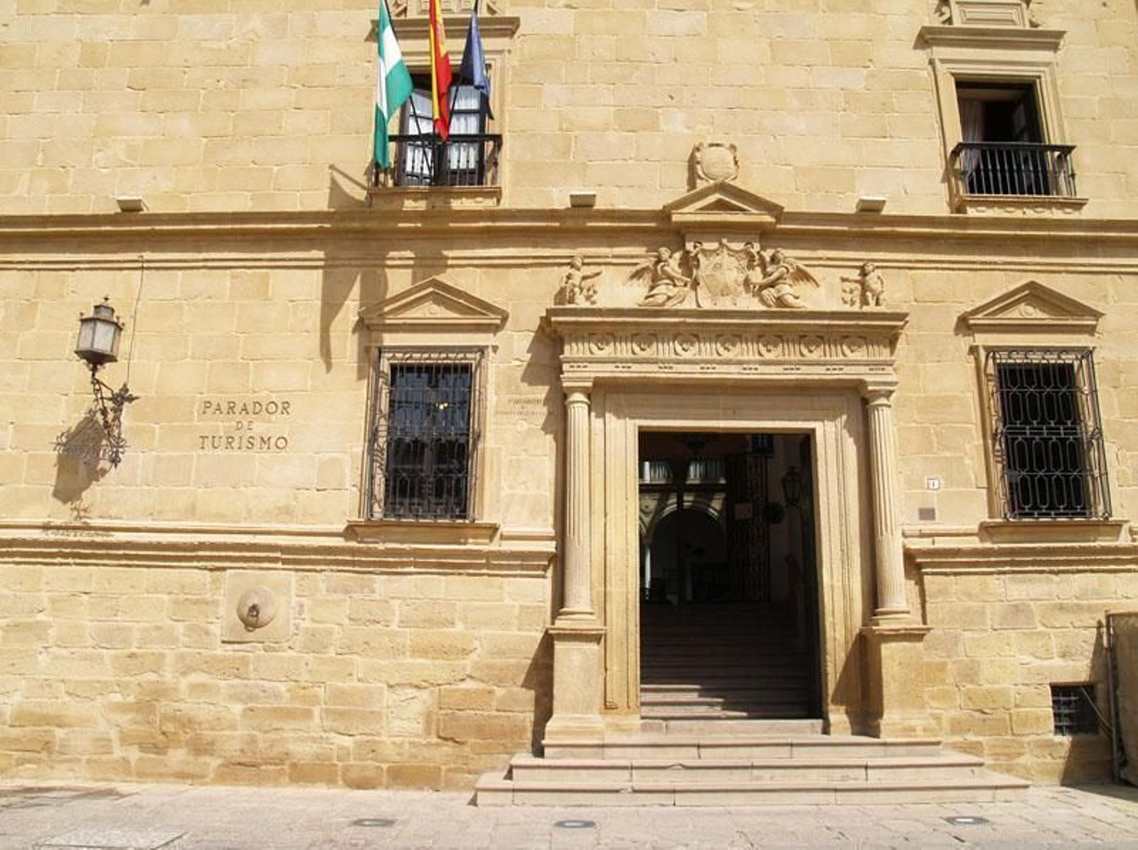 El Parador de Úbeda fue el primer palacio convertido en Parador. El Parador de Úbeda fue el primer palacio convertido en Parador.