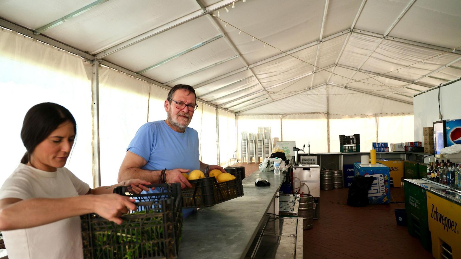 Preparativos de las Cruces de Mayo del Barrio Obrero.