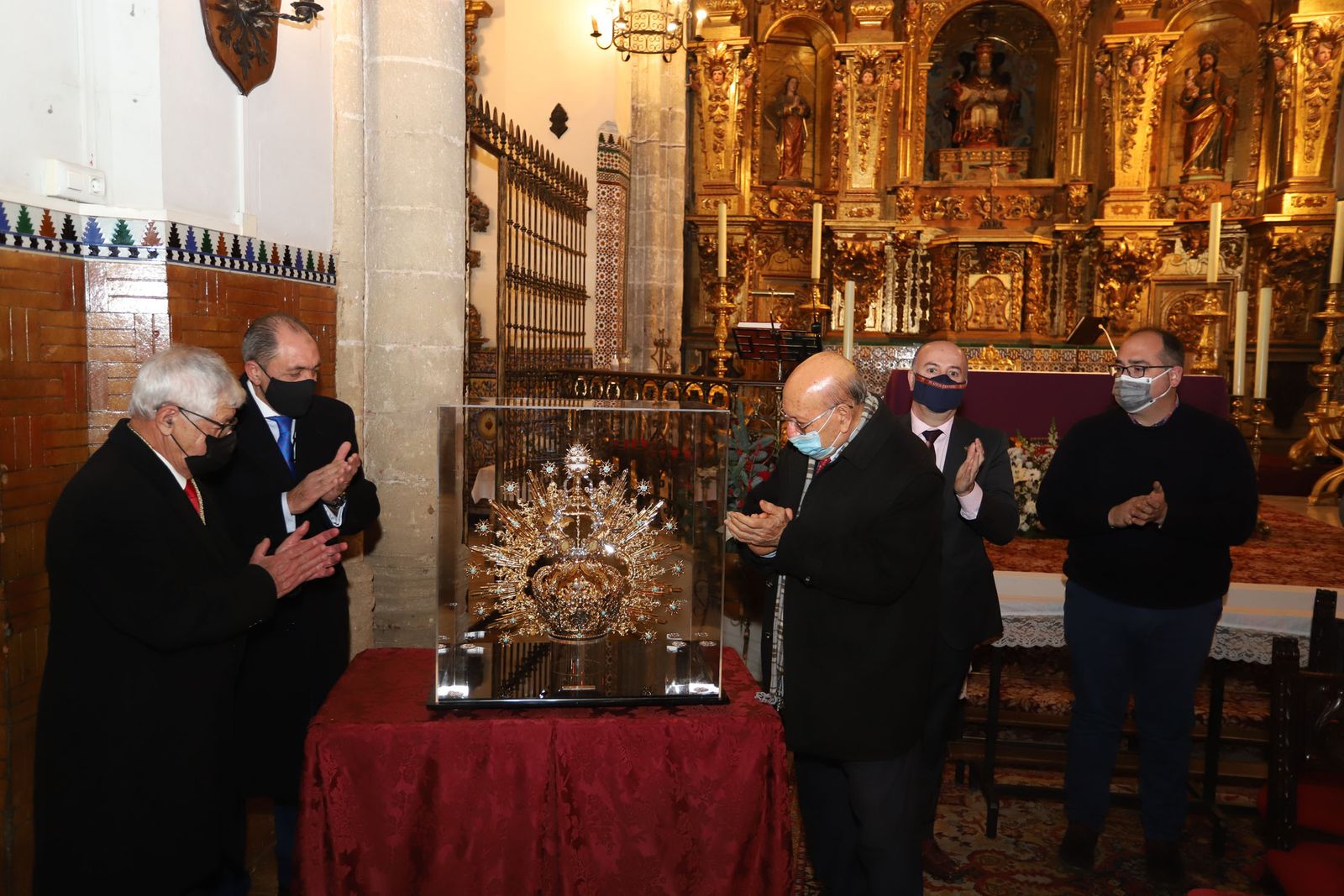 Bendecida la nueva corona de Nuestra Señora de los Ángeles