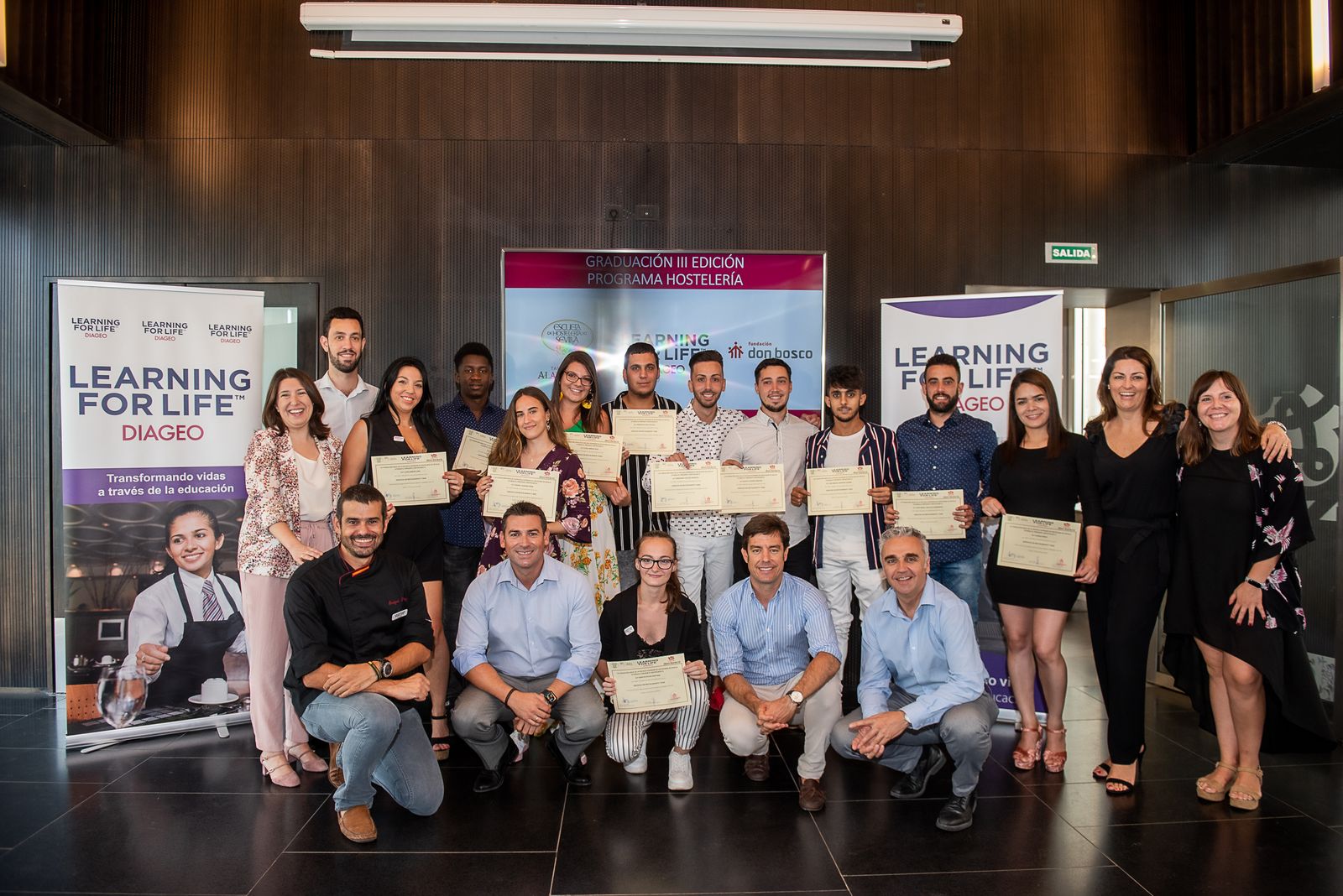 Alumnos del Programa Learning for Life Hostelería en la ceremonia de graduación de la tercera edición de Learning for Life en Sevilla.