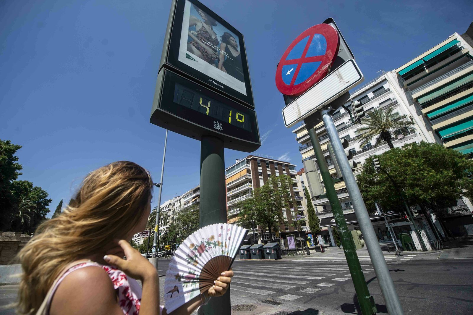Termómetro del centro con 41 grados.