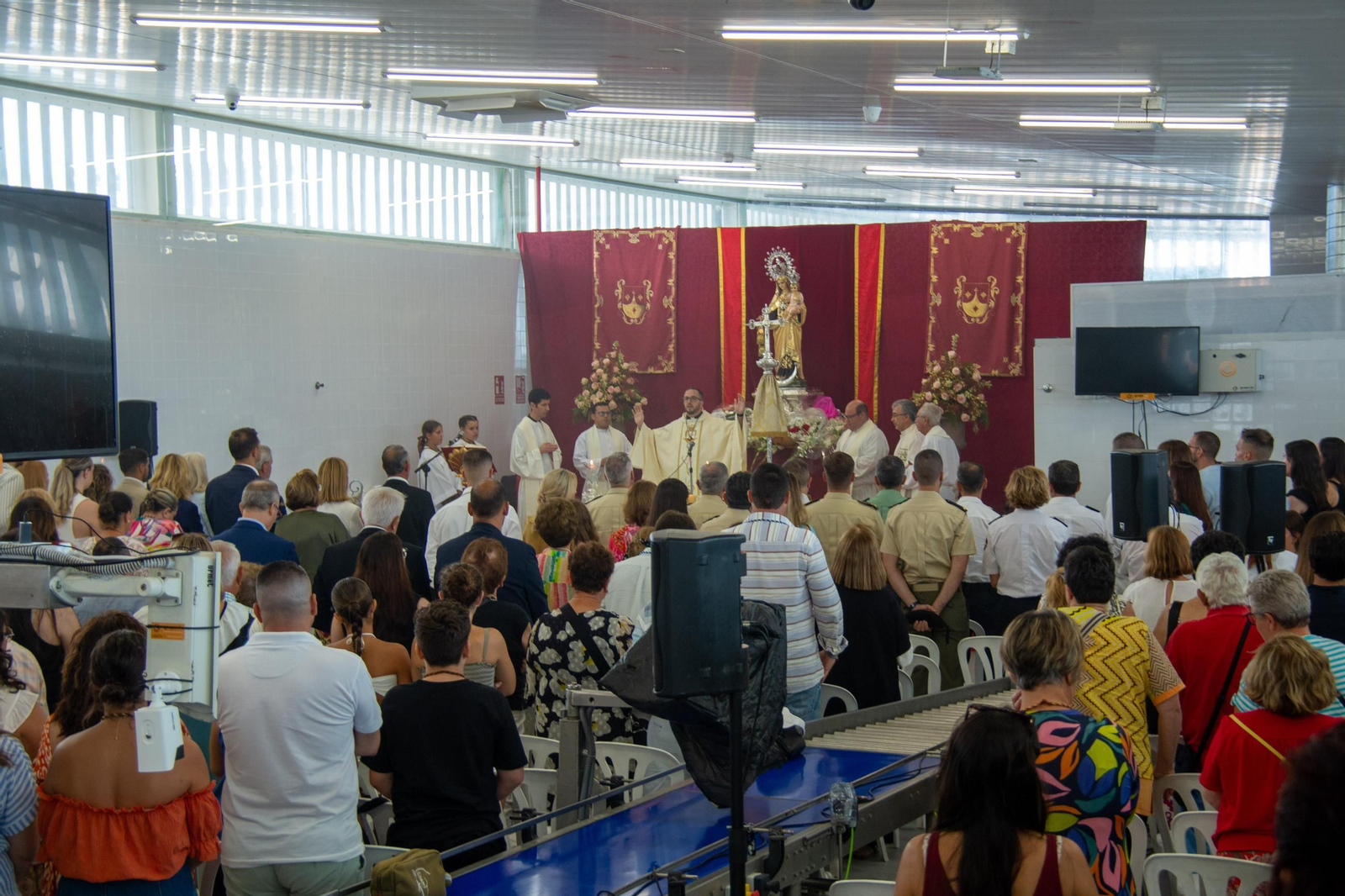 La Lonja de Motril acoge la tradicional misa en honor a la Virgen del Carmen La Lonja de Motril acoge la tradicional misa en honor a la Virgen del Carmen