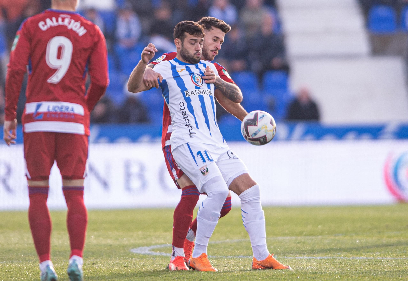 Ricard tapa el avance de un jugador del Leganés