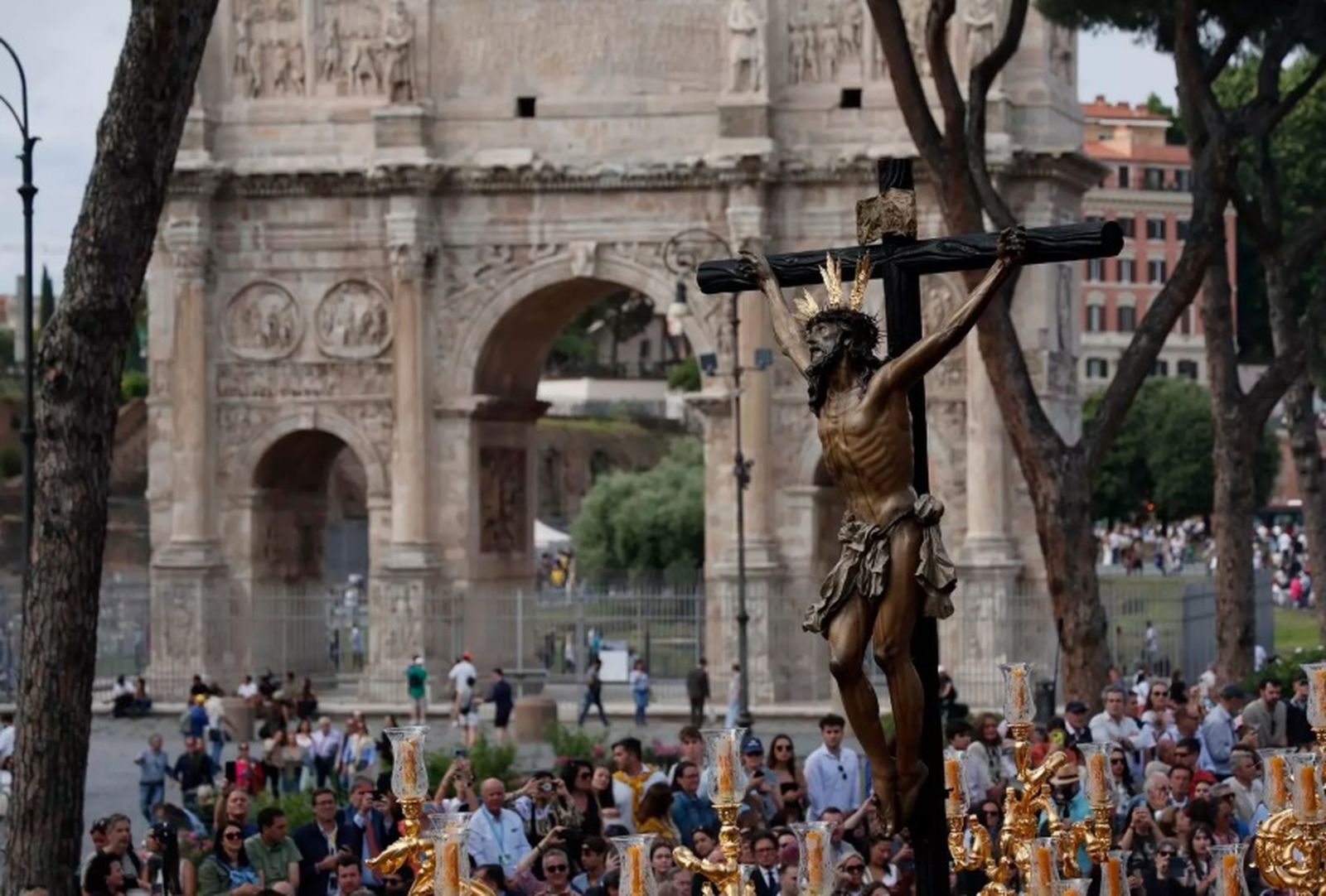 El Cachorro discurre por el corazón de Roma el pasado 17 de mayo