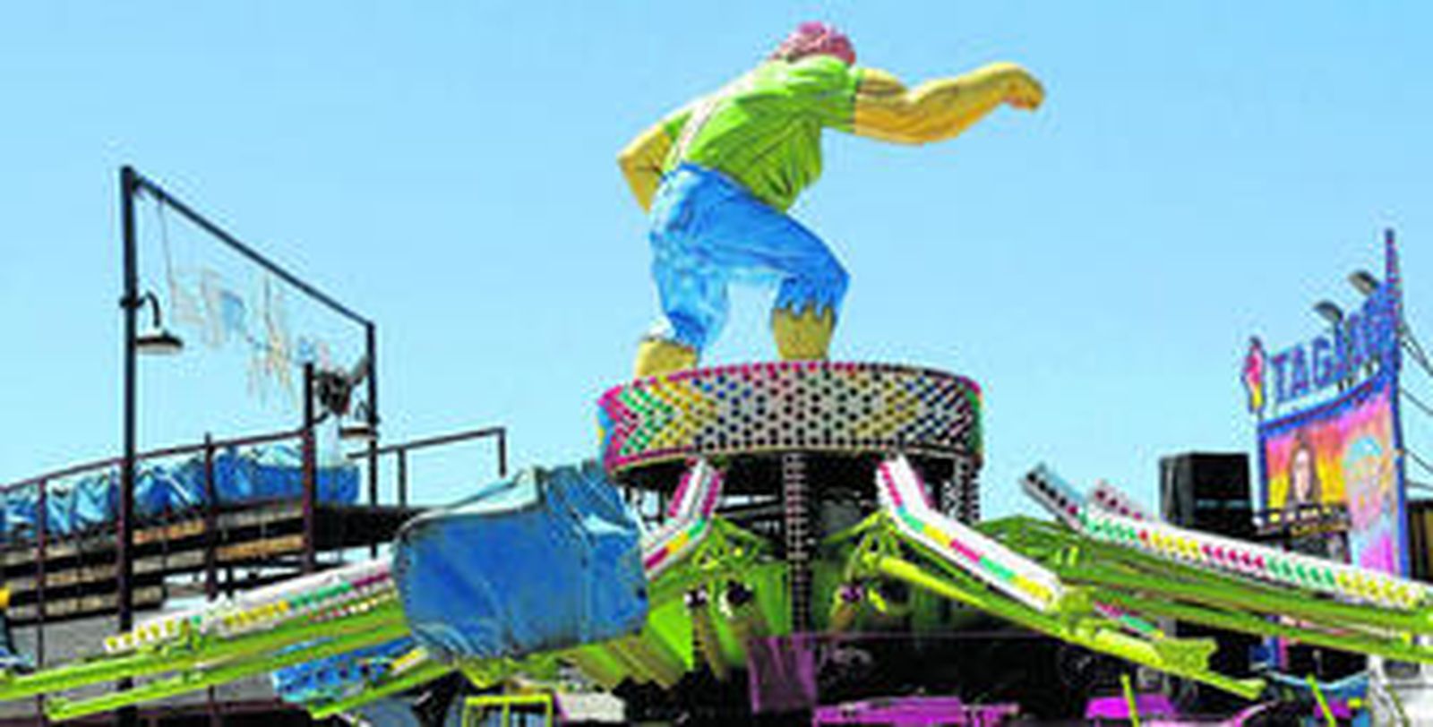 El columpio, que fue sellado tras el accidente, se rompió cuando las dos jóvenes estaban montadas.