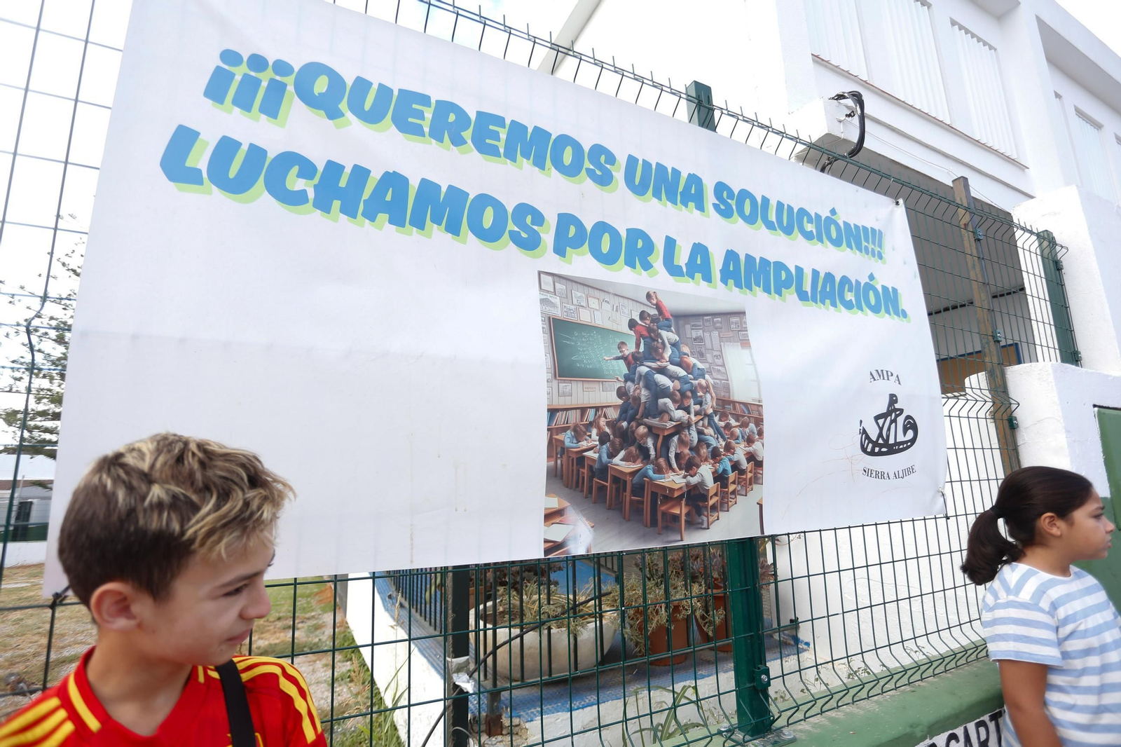Manifestación de los alumnos y las familias del CEIP Aljibe de Jimena, en imágenes