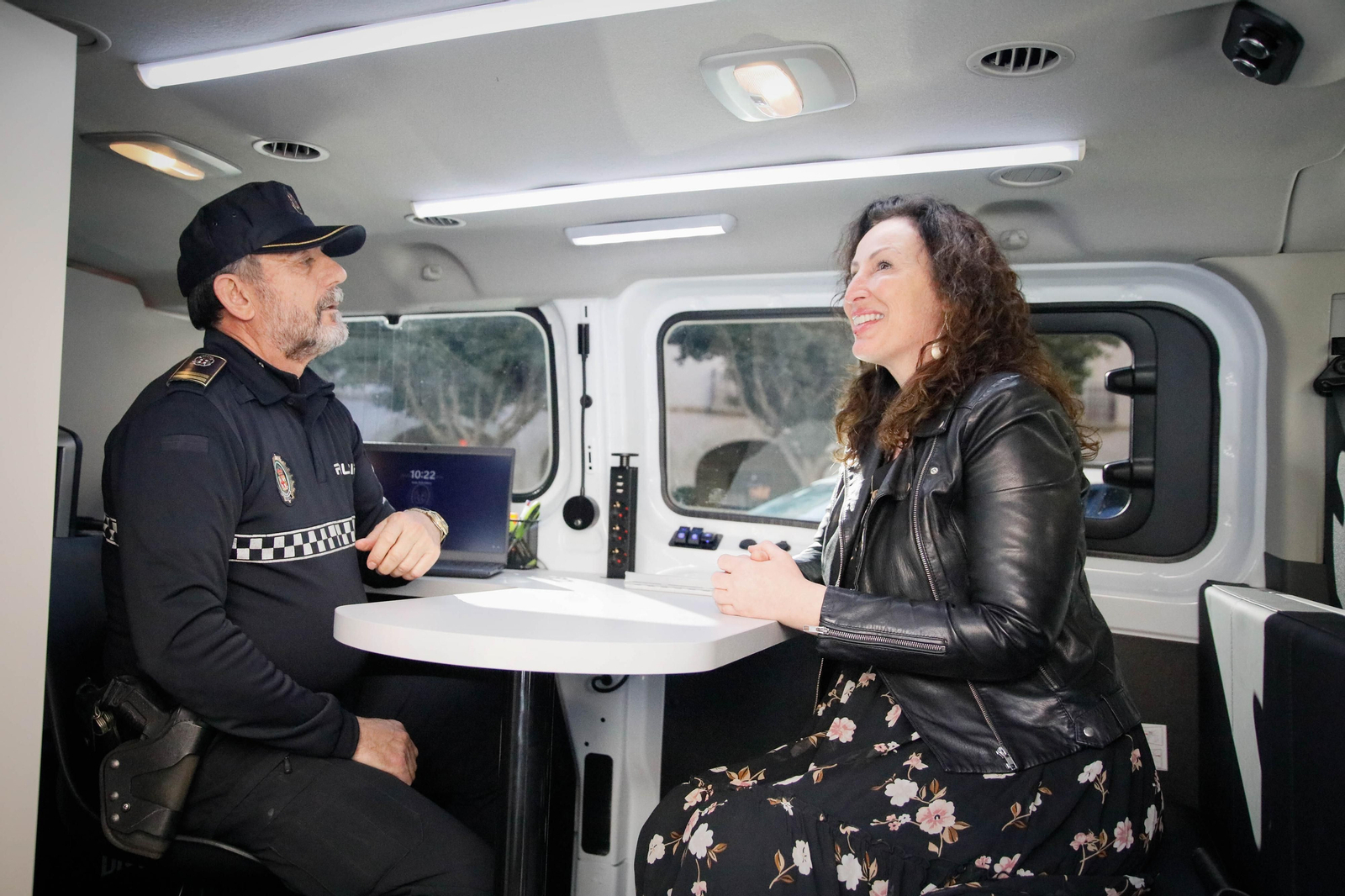Presentación vehículos y motos policía local en imágenes
