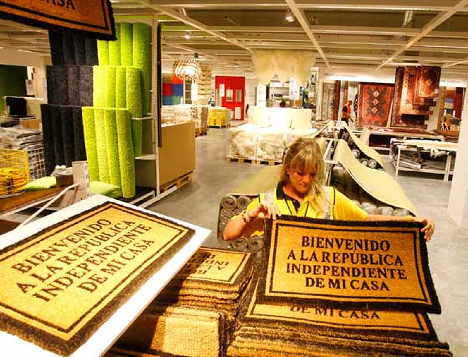 Últimos preparativos antes de la apertura de la tienda.

Foto: Pascual