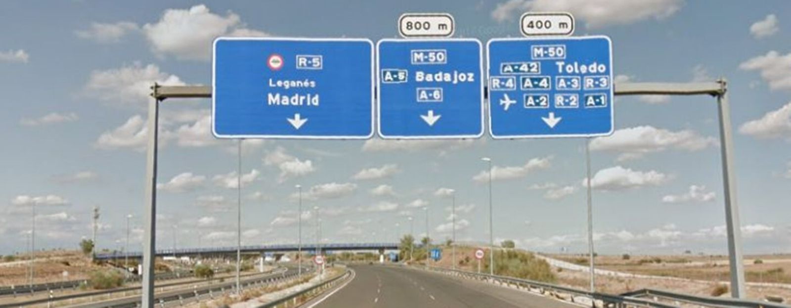 Indicación en un cartel de la salida para la R-5 de Leganés