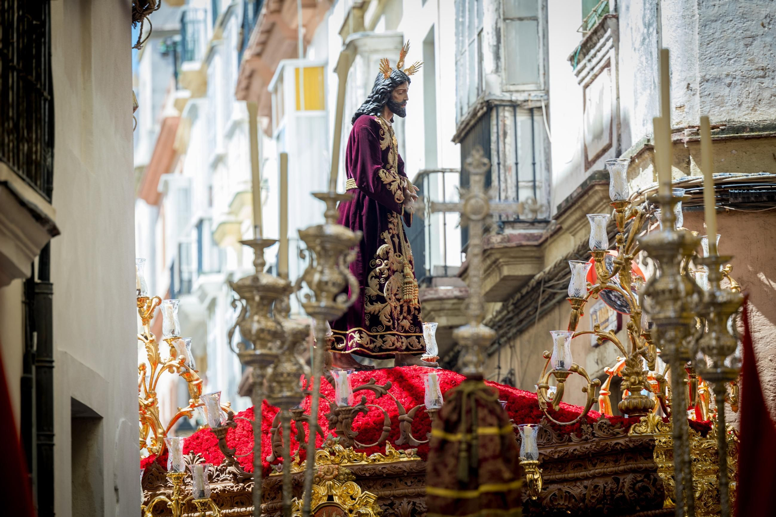 Imágenes de la salida de Las Penas en la Semana Santa de Cádiz 2025 Imágenes de la salida de Las Penas en la Semana Santa de Cádiz 2025