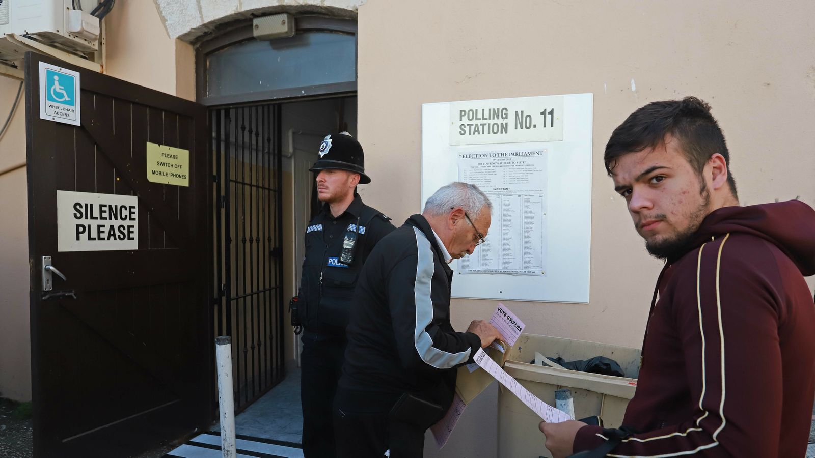 Las mejores fotos de la jornada electoral en Gibraltar