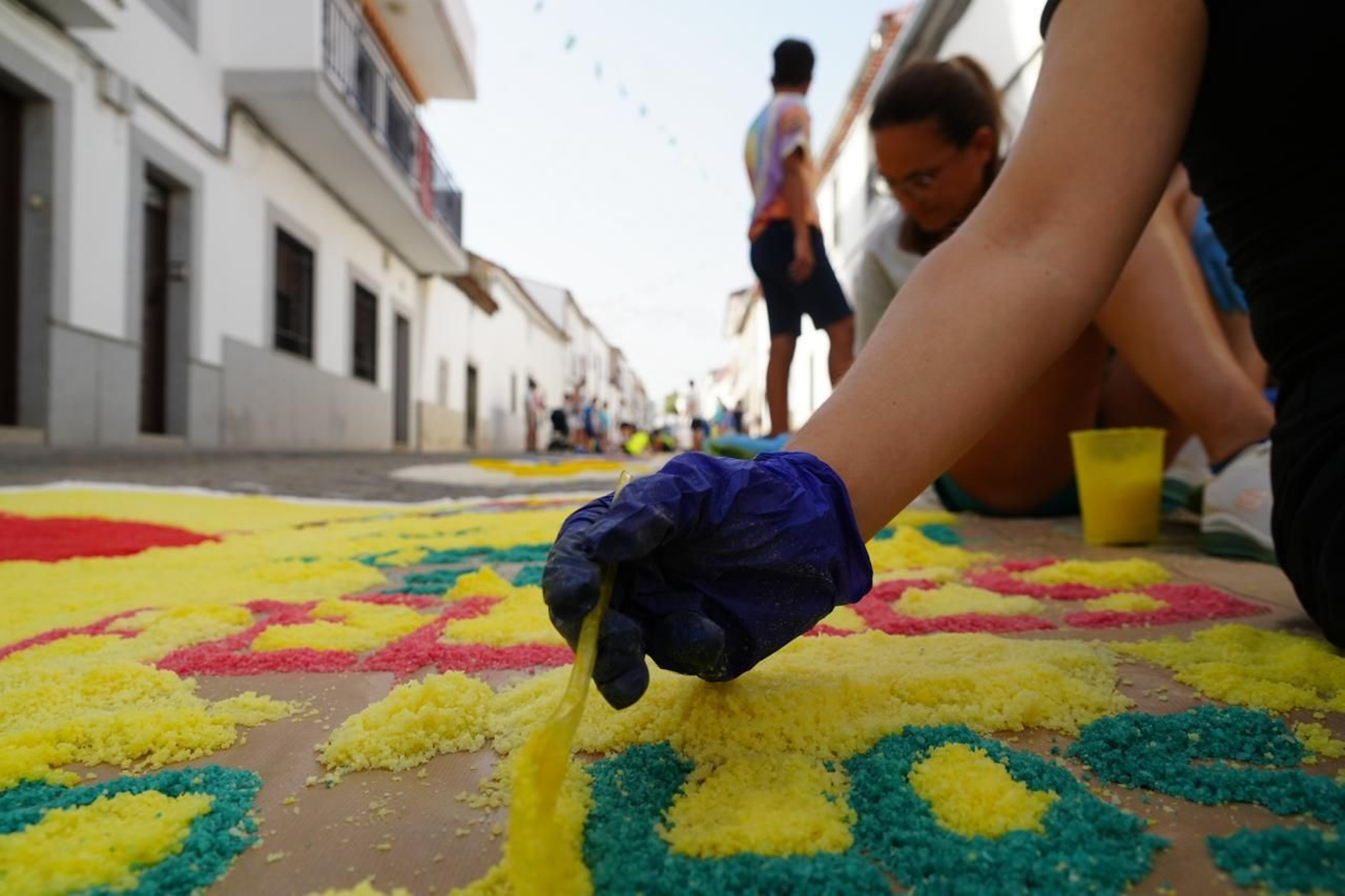 Alfombras de colores por San Roque en Dos Torres