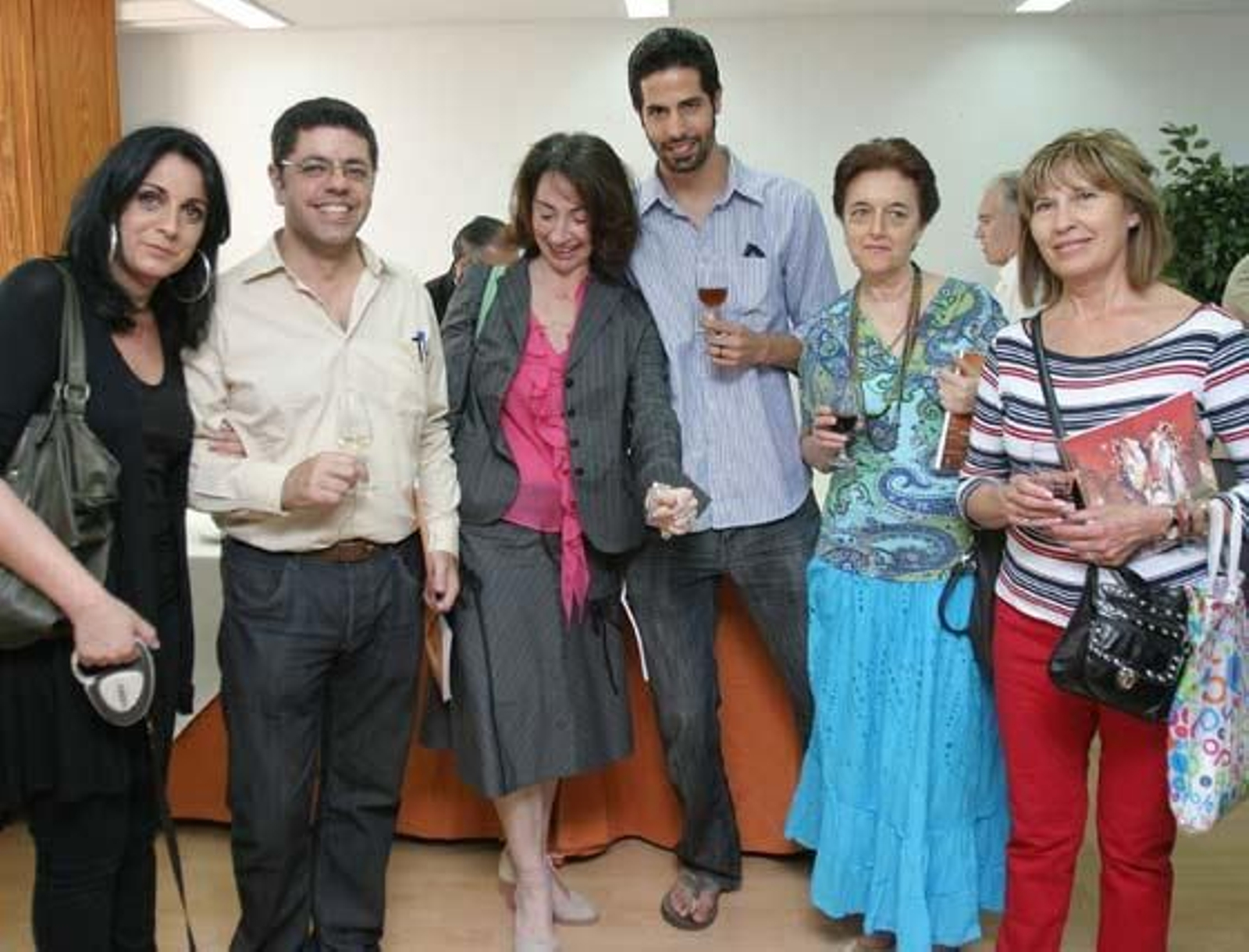 La regidora Carmen Guerra con el presidente del coro del Villamarta, César Serrano; y los integrantes del coro María Soto, Juan Pablo Pérez, Clotilde Gálvez y y la coreógrafa Alessandra Panzavolta. 

Foto: Vanesa Lobo
