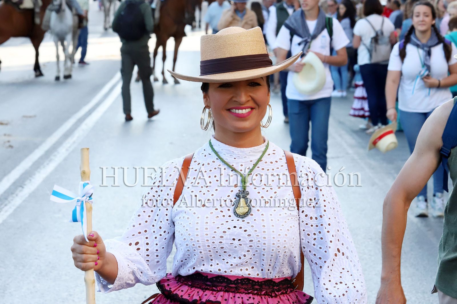 Imágenes de ambiente en la salida de la Hermandad de Huelva
