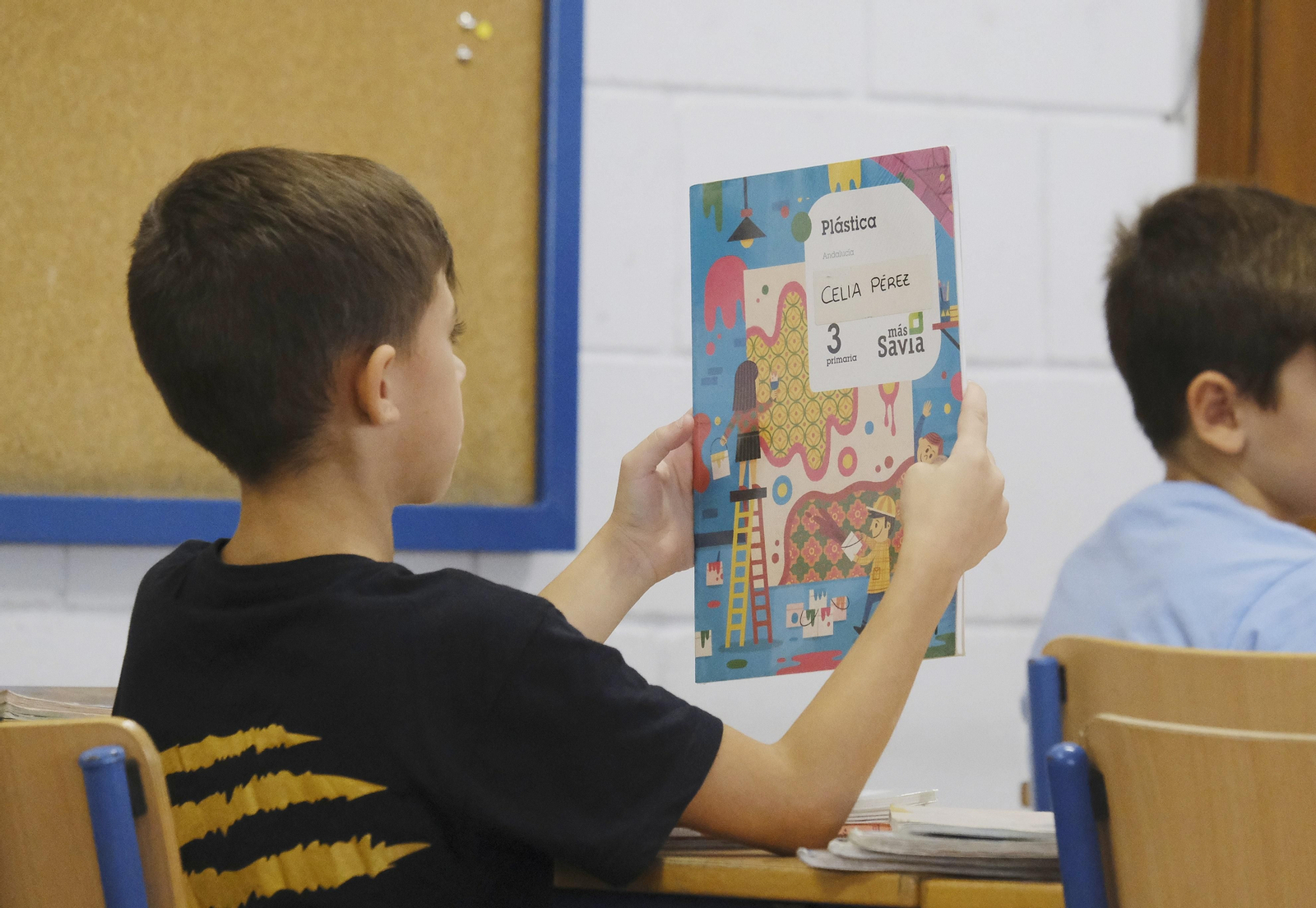 Las imágenes de la vuelta al cole en Córdoba: reencuentros, nervios y mucha ilusión