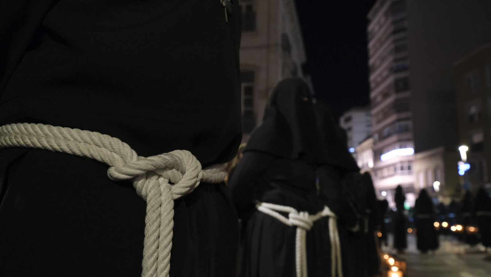 Procesión del Perdón en Almería, en imágenes