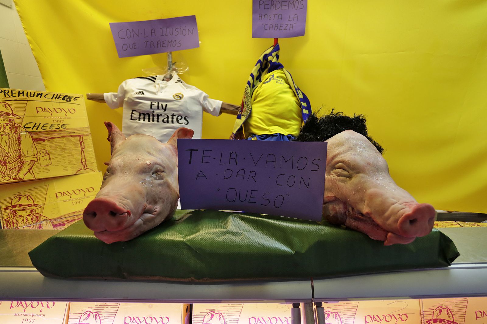 Un puesto de carnes exornado en la edición de Tosantos 2015.