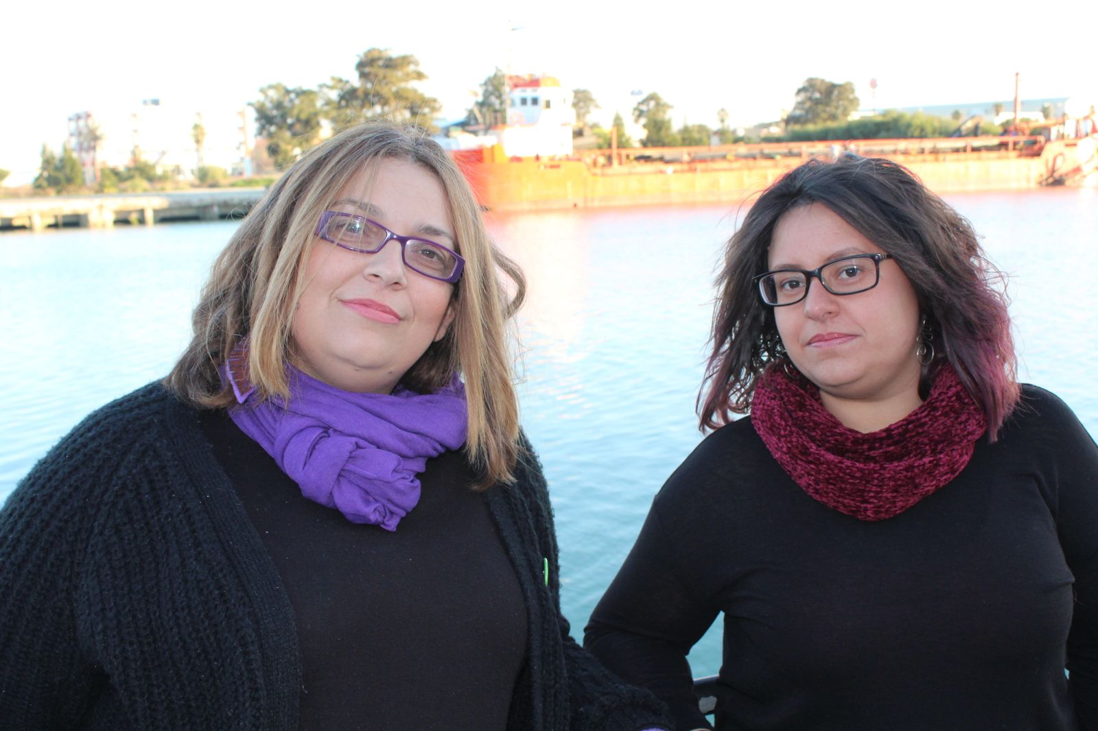 Laura Gómez Bernal (izquierda) e Irene Arana González, en una imagen tomada en la Ribera del Río Guadalete.
