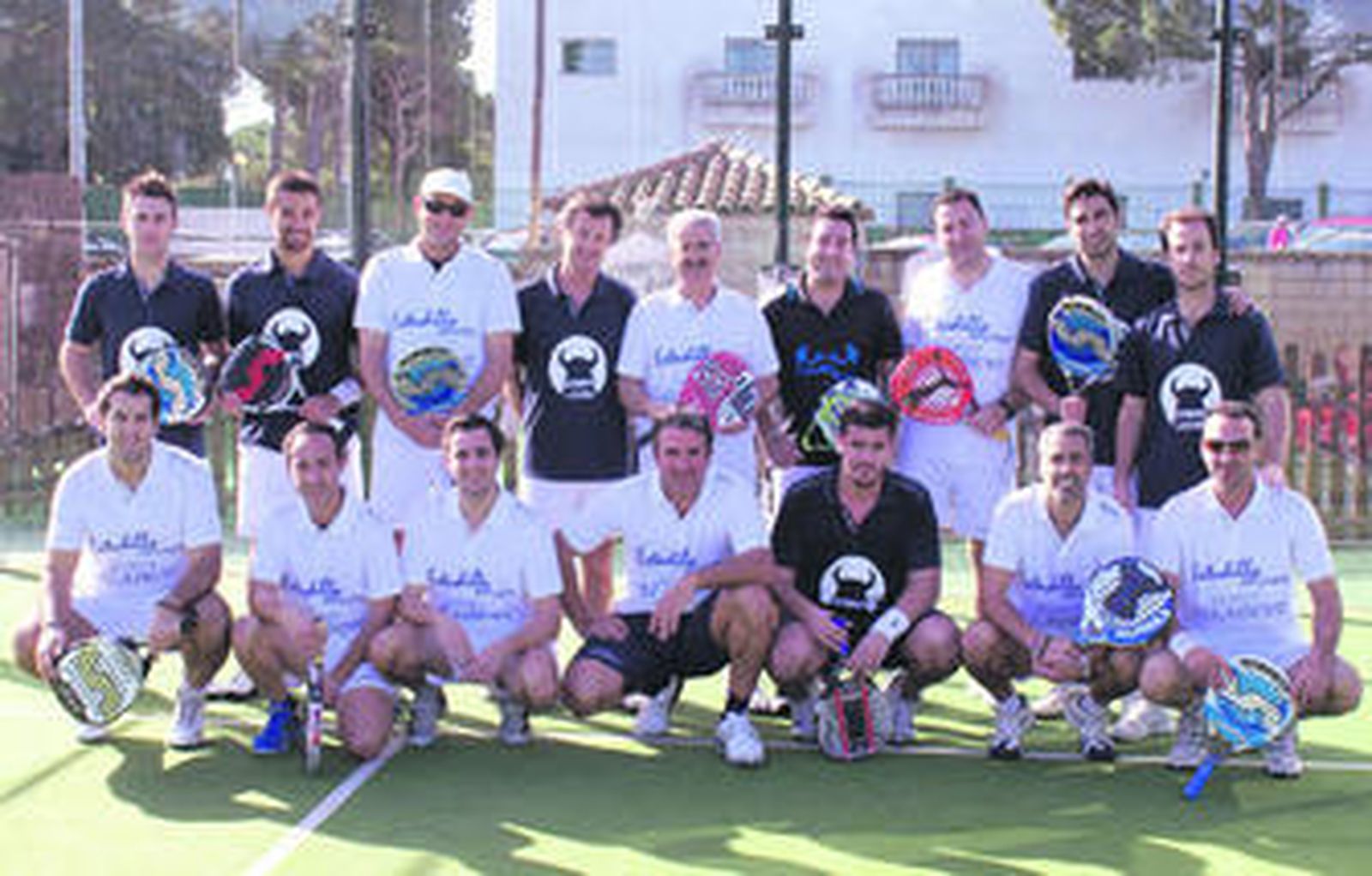 Imagen de los jugadores que integran el conjunto masculino del Estudillo Riladent de padel.