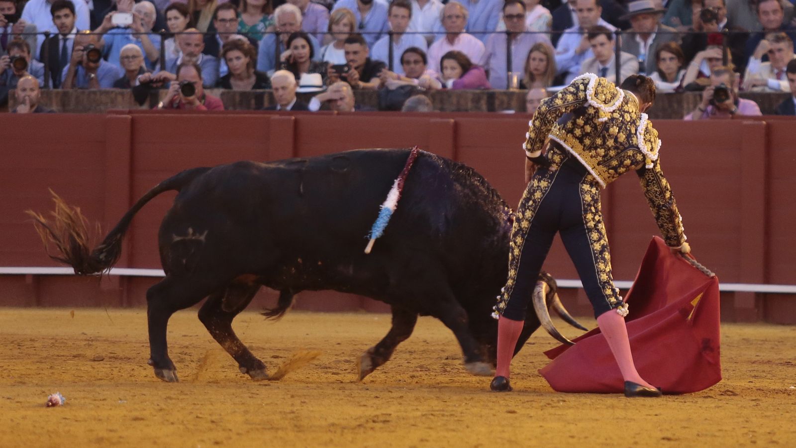 Las imágenes de la corrida del lunes de Feria