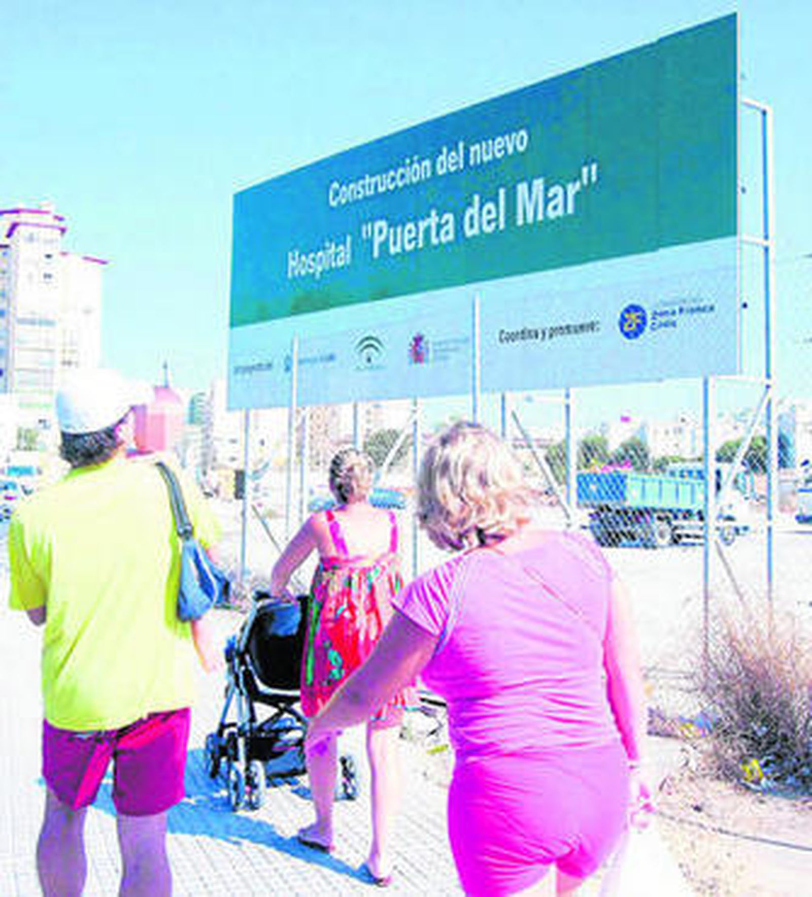 El cartel en el solar, lo único visible allí donde se va a construir el nuevo Hospital Regional.