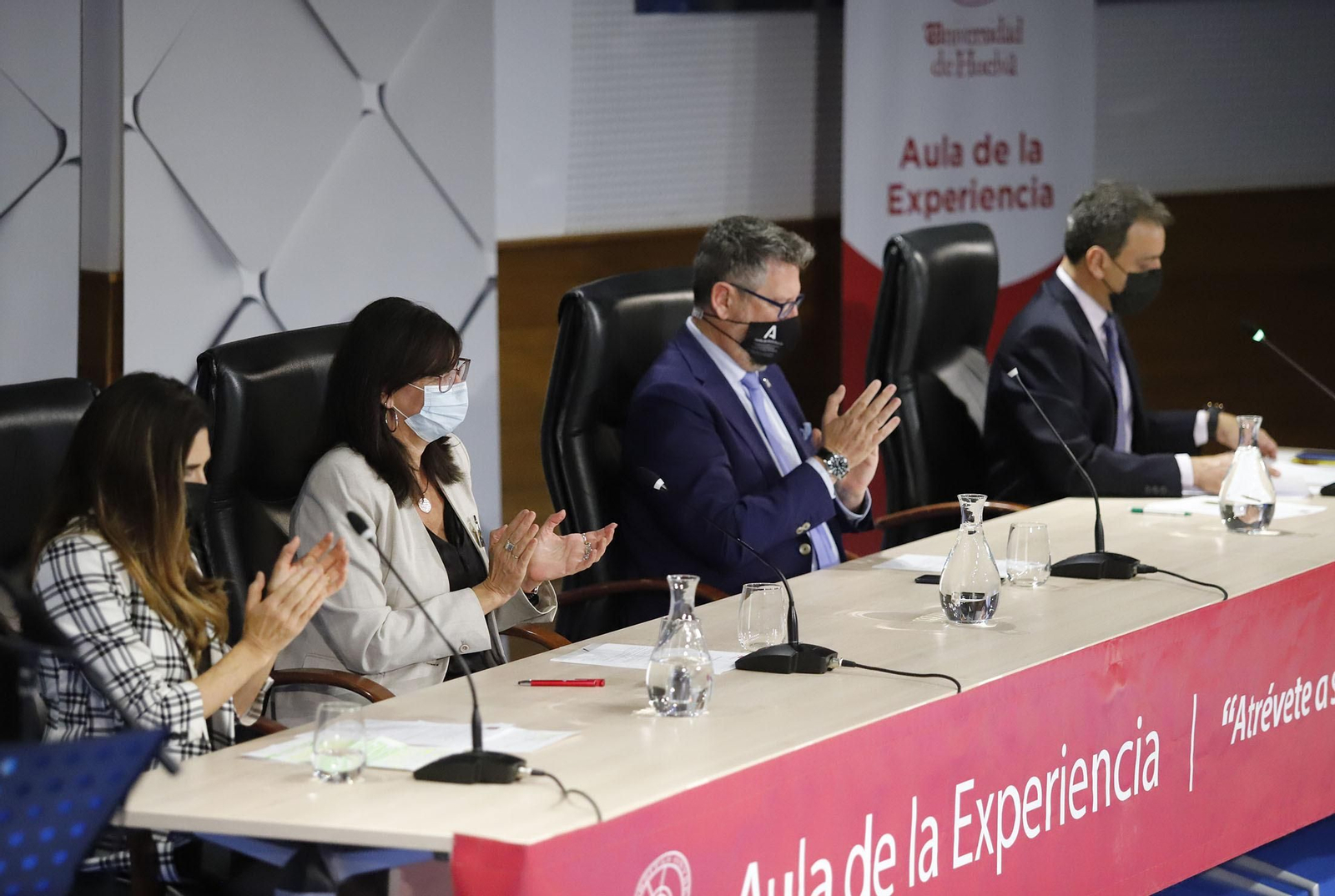 Imágenes de la inauguración del Aula de la Experiencia de la Universidad de Huelva