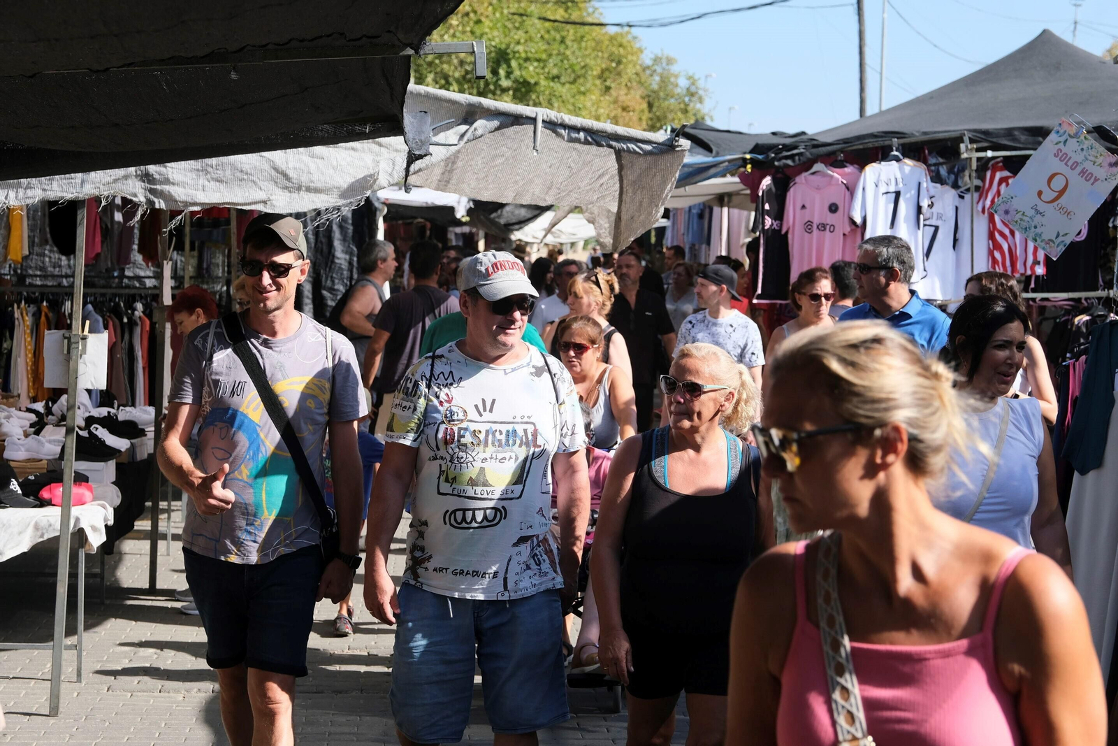 Un paseo en fotografías por el mercadillo de El Arenal un día de agosto Un paseo en fotografías por el mercadillo de El Arenal un día de agosto