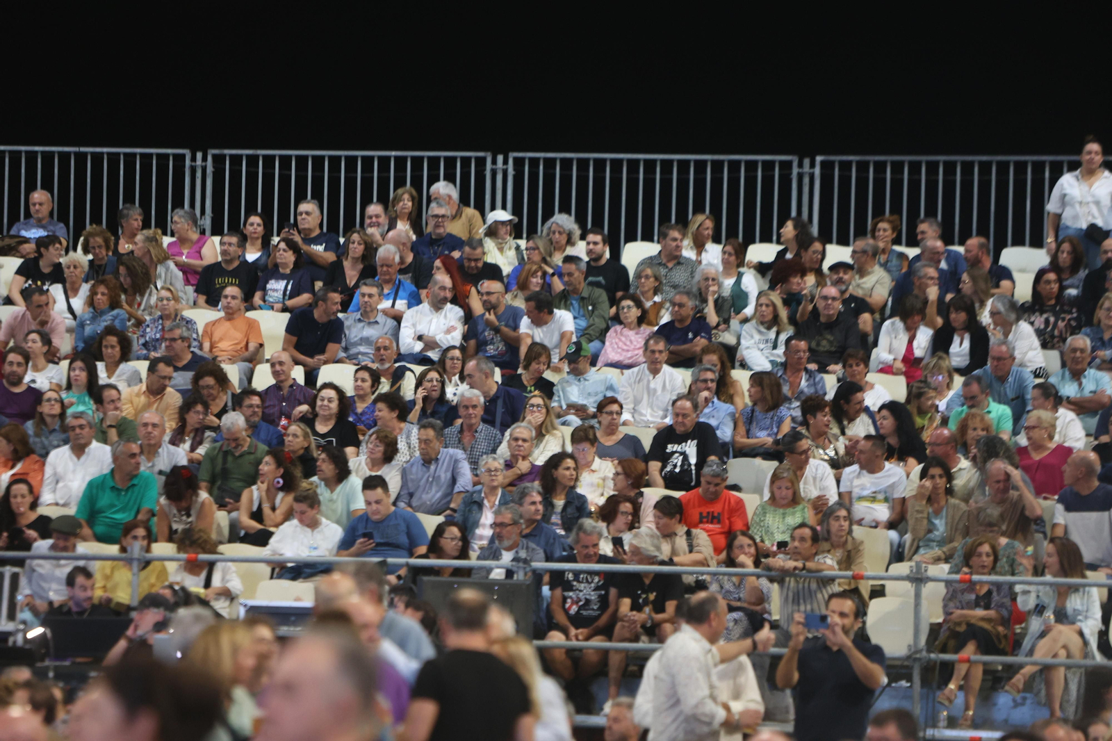 Búscate en el concierto de Miguel Ríos
