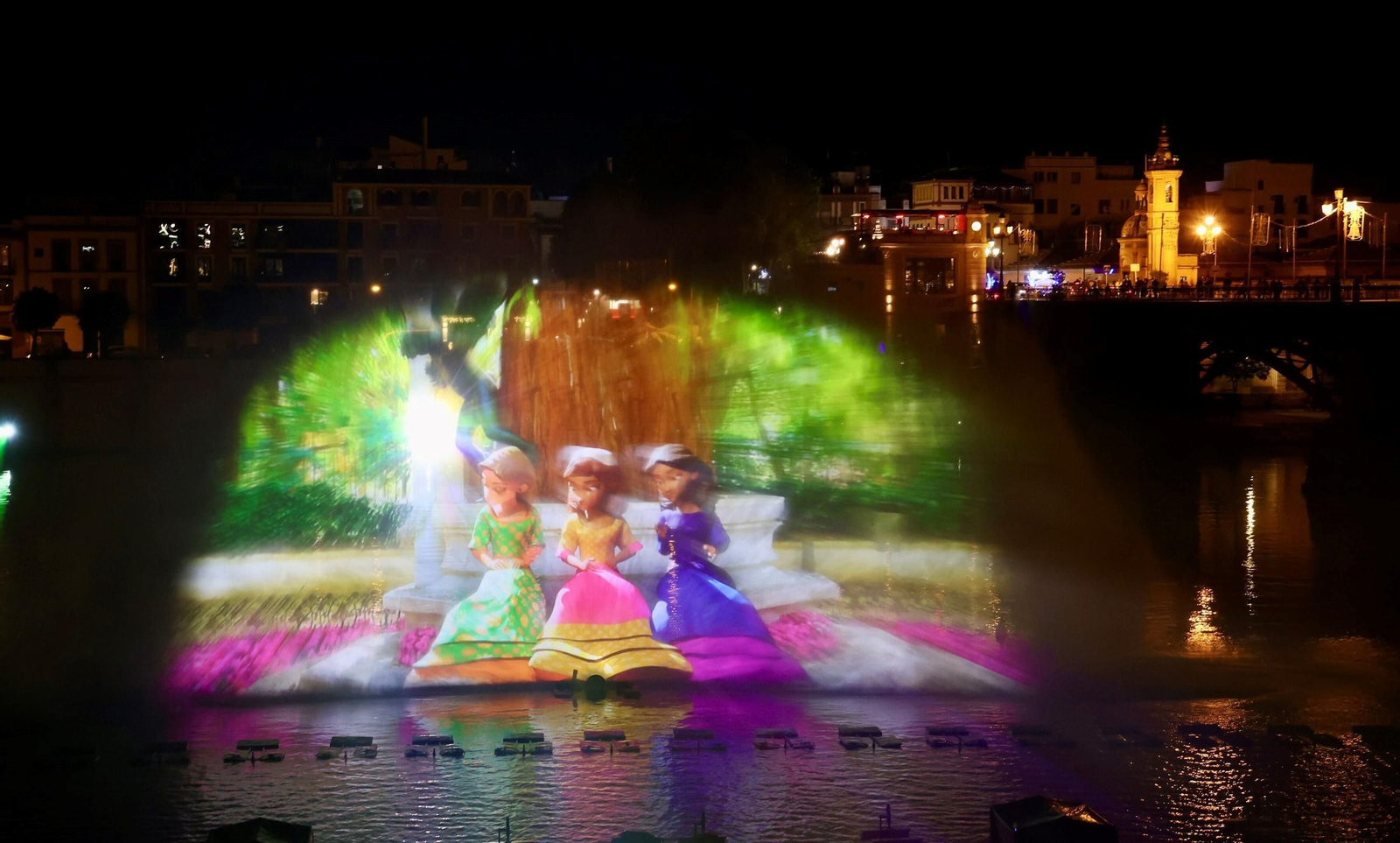 Así es la nueva edición de 'Navigalia': las fotos del espectáculo en el río