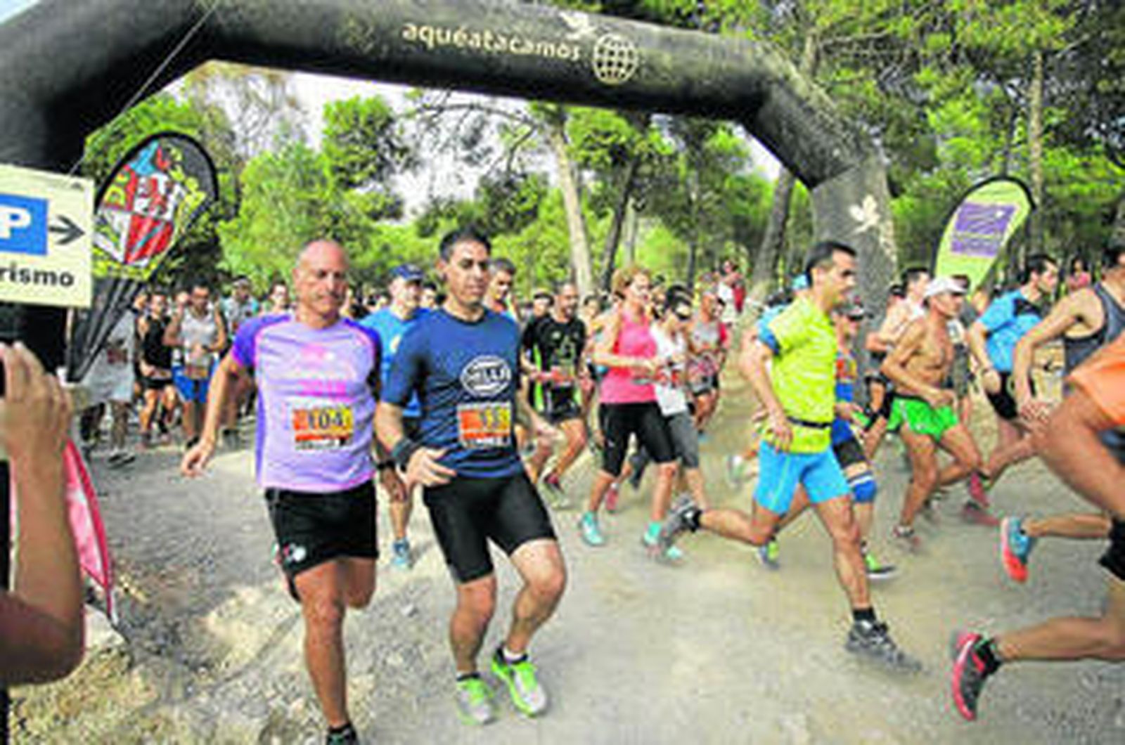 Momento en el que los participantes toman la salida en el área recreativa de Castala.