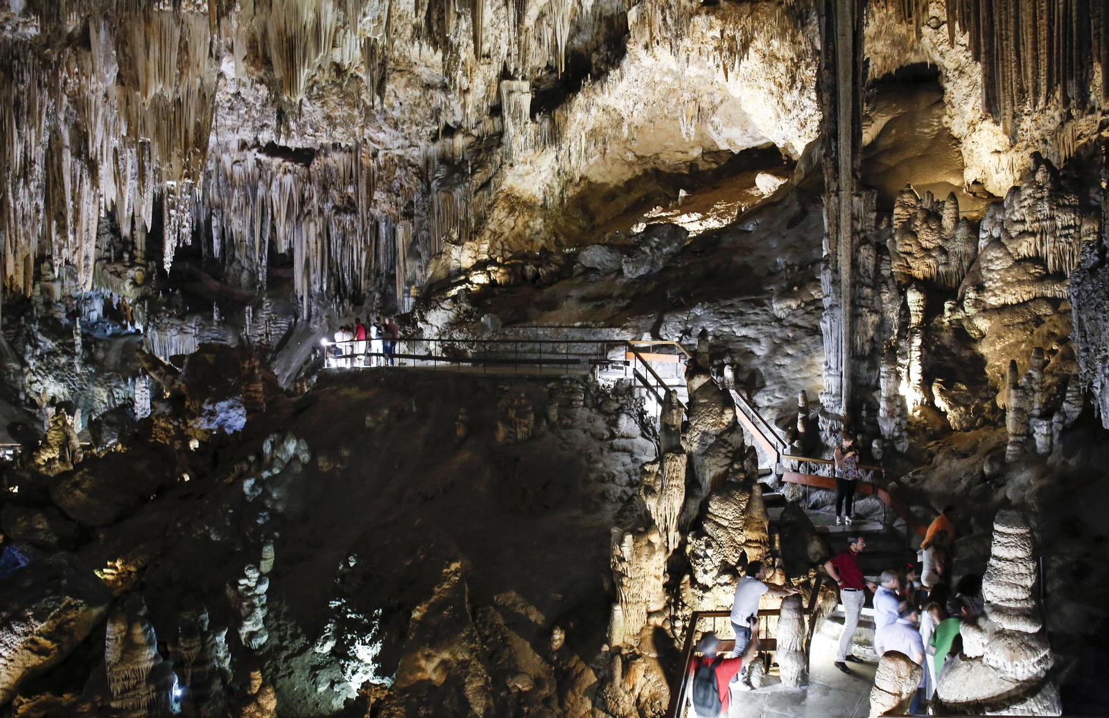 Interior de la Cueva de Nerja.