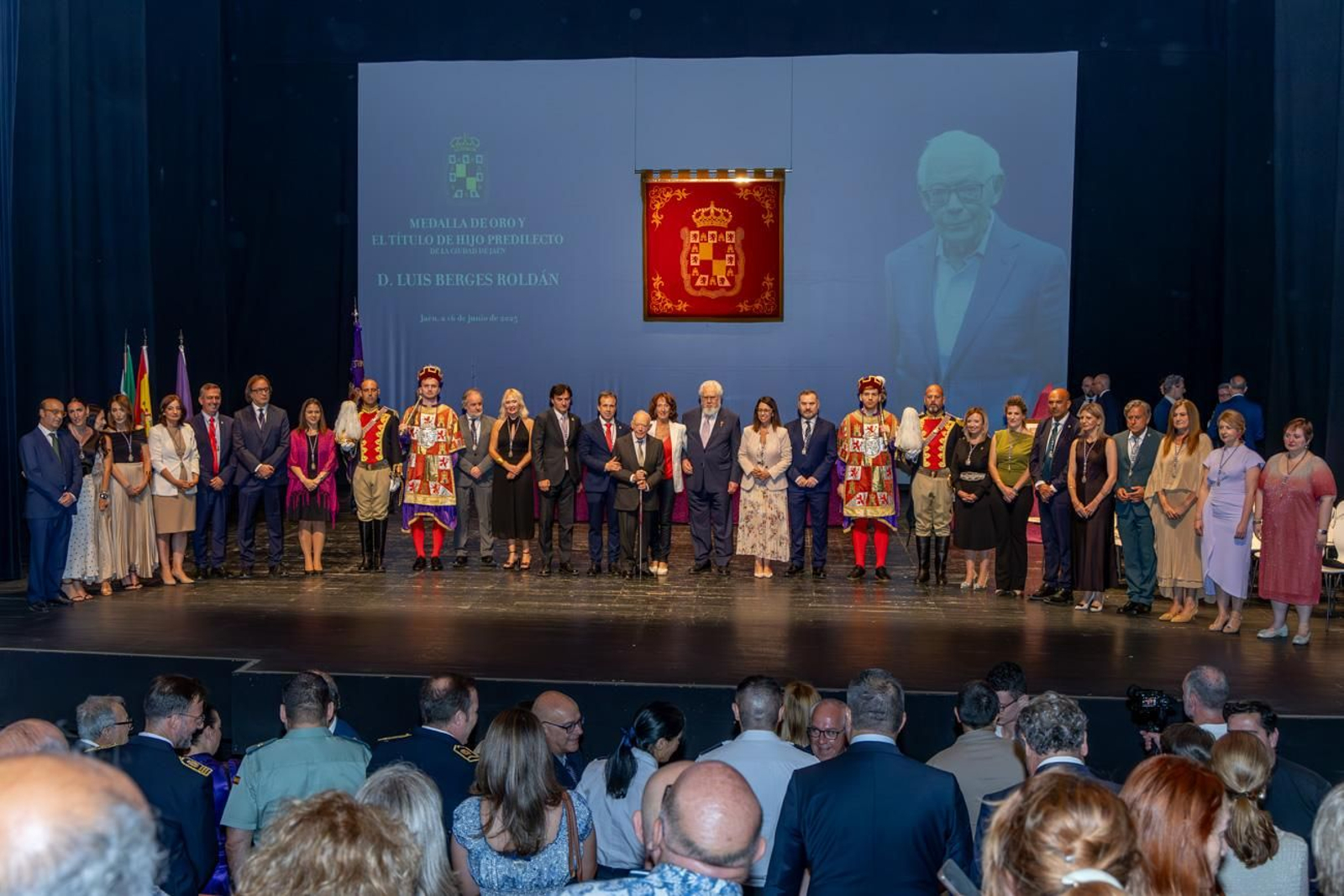 Entrega de la Medalla de Oro de la Ciudad a Luis Berges