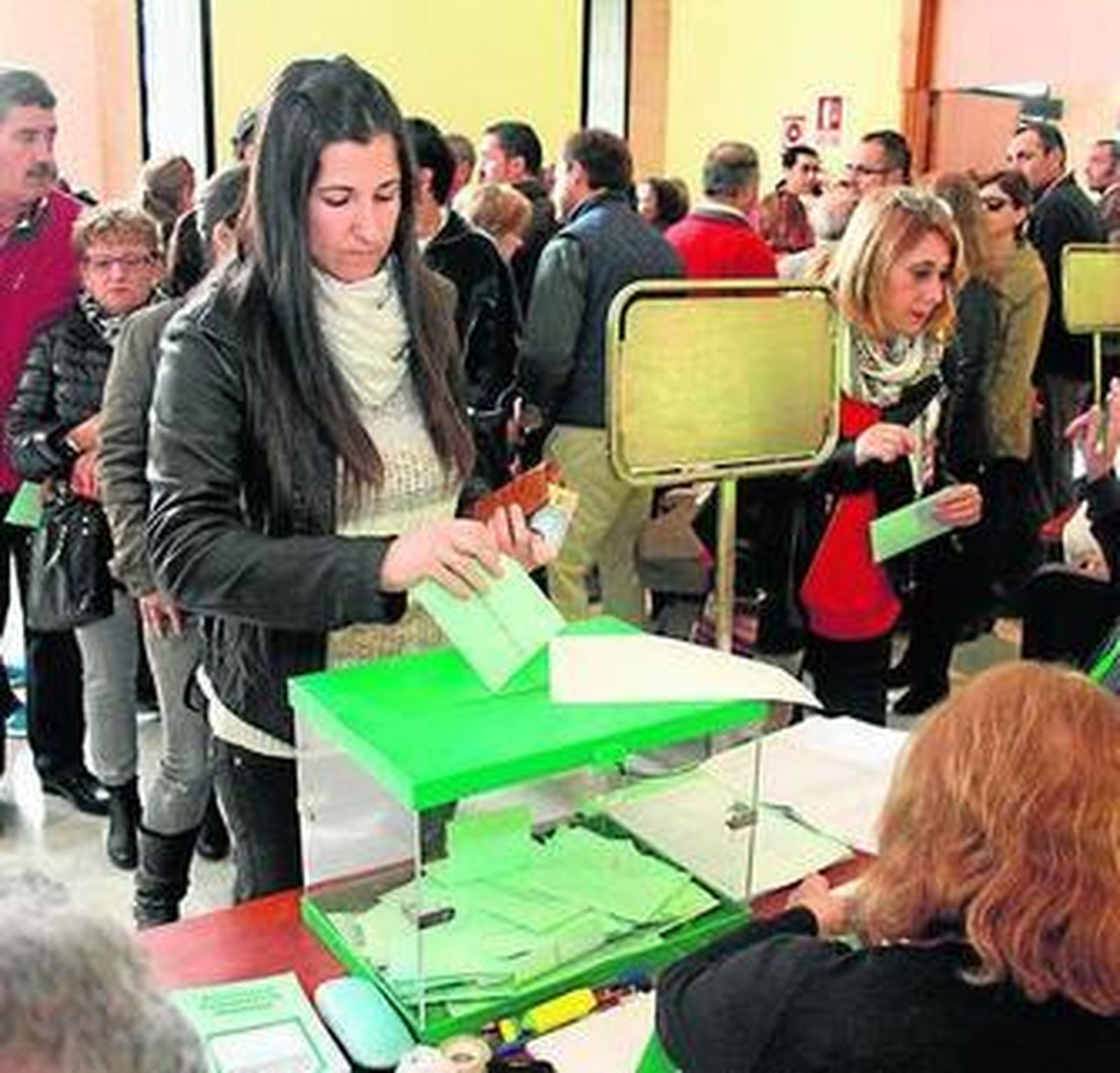 Votaciones en el colegio electoral de la FOE, en Pescadería, el pasado 20-D.