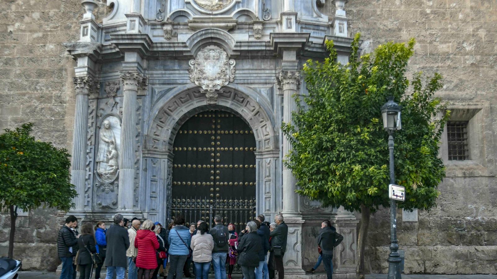 Fachada de la Parroquia de los Santos Justo y Pastor, donde se bautizó Ayala.